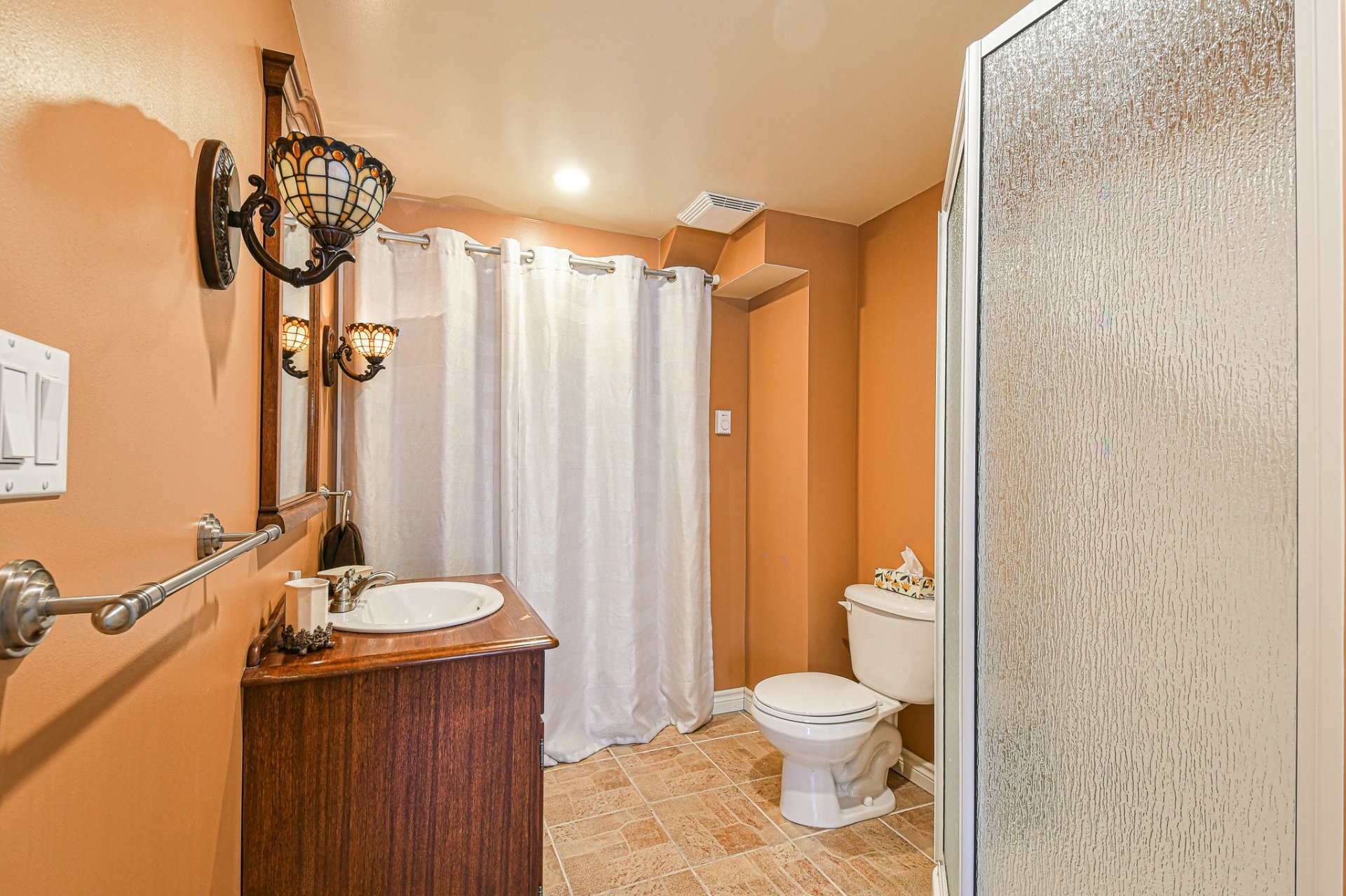 









255


Rue Séraphin

, 15,
Sainte-Adèle,




QC
J8B2G4

