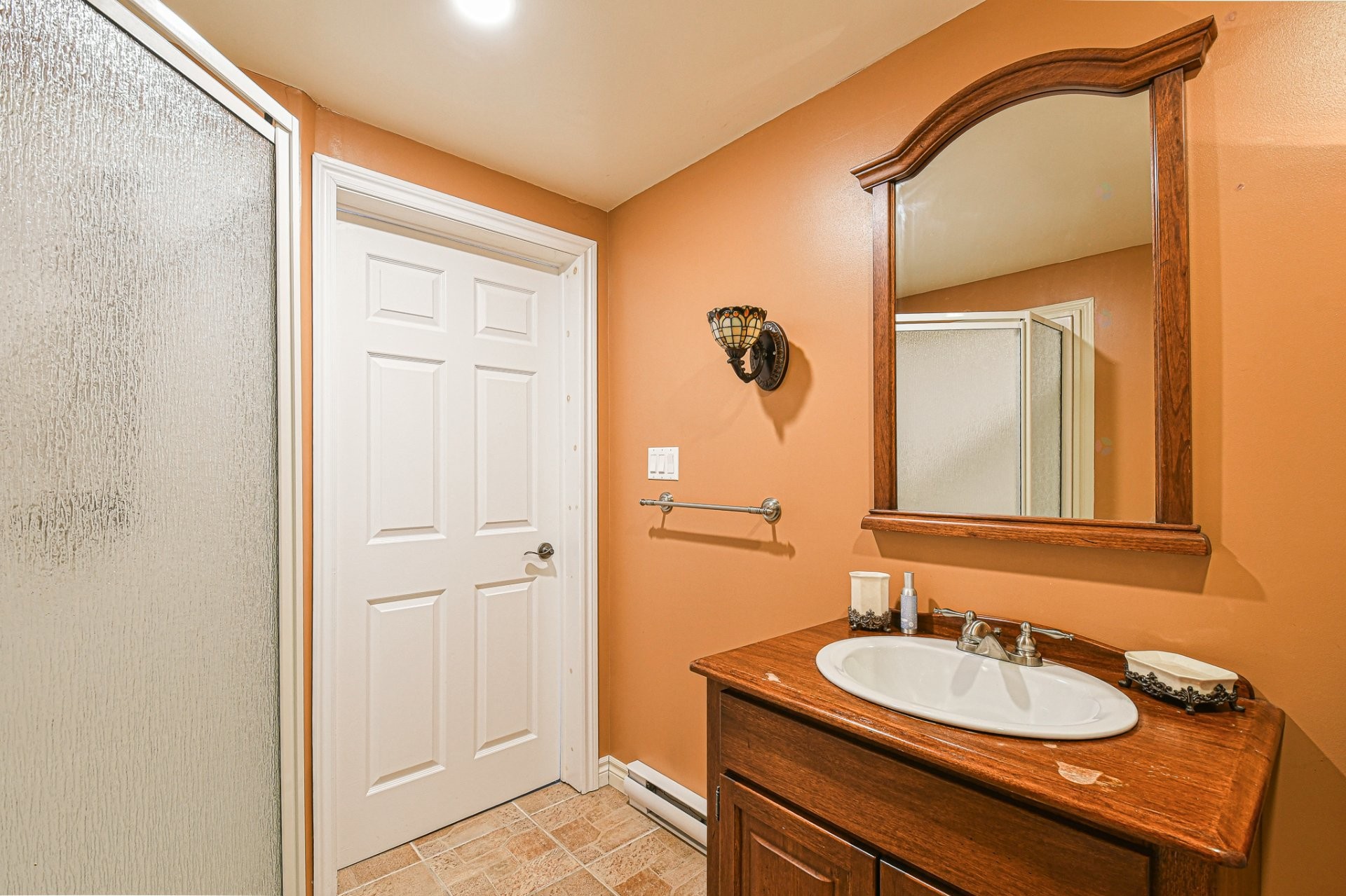 









255


Rue Séraphin

, 15,
Sainte-Adèle,




QC
J8B2G4

