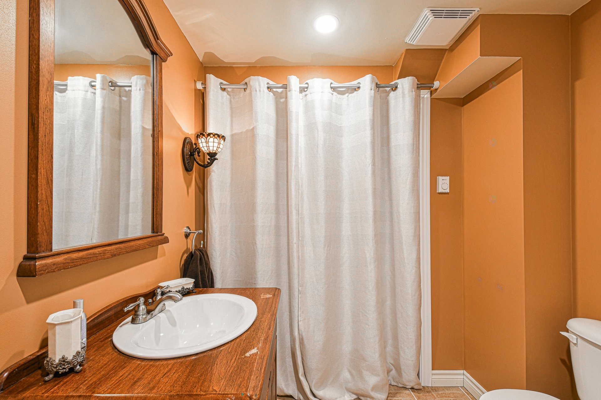 









255


Rue Séraphin

, 15,
Sainte-Adèle,




QC
J8B2G4

