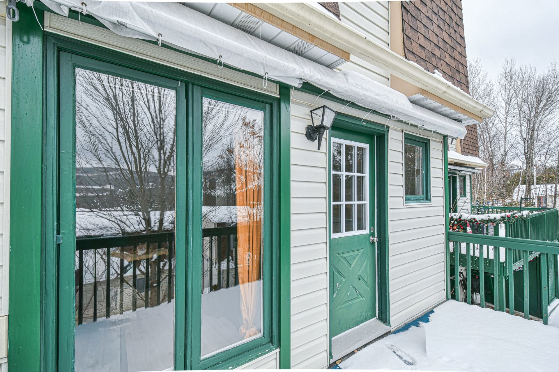 









255


Rue Séraphin

, 15,
Sainte-Adèle,




QC
J8B2G4

