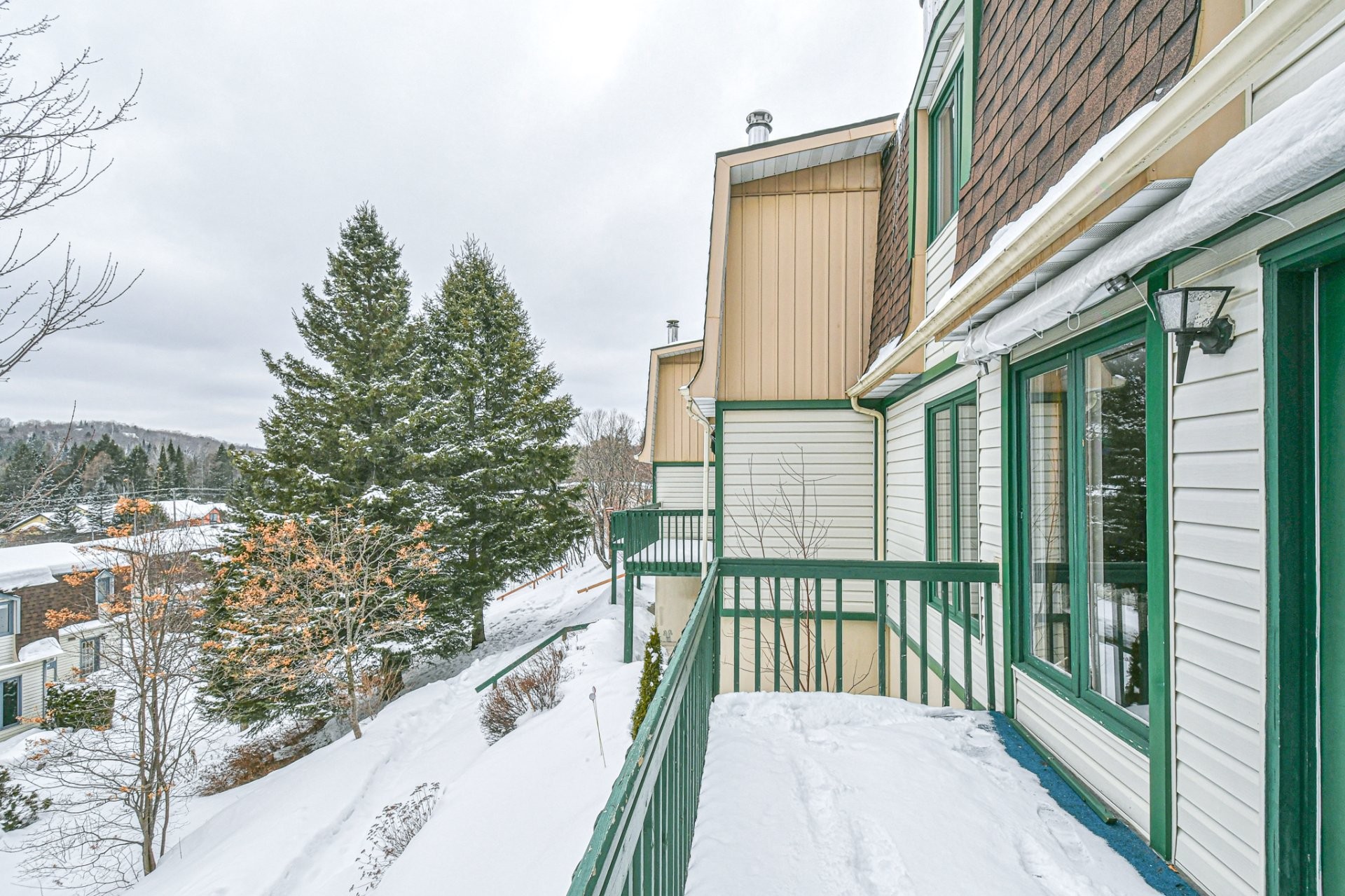 









255


Rue Séraphin

, 15,
Sainte-Adèle,




QC
J8B2G4

