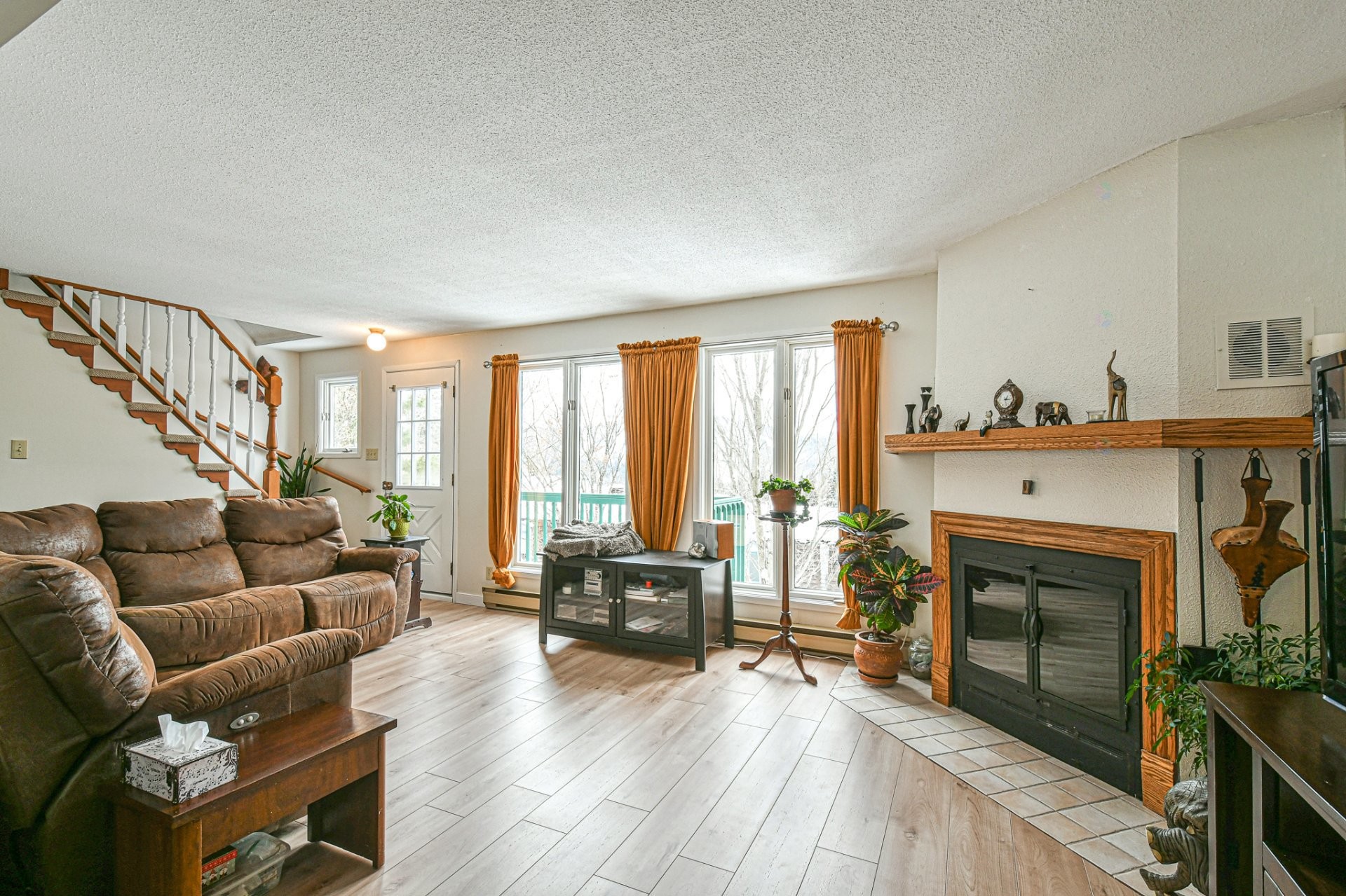 









255


Rue Séraphin

, 15,
Sainte-Adèle,




QC
J8B2G4

