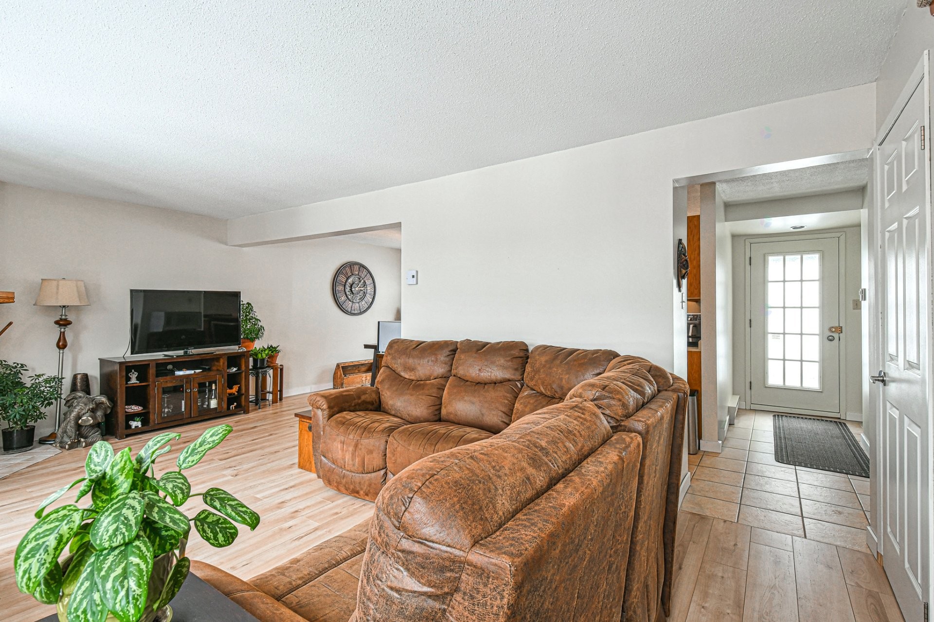 









255


Rue Séraphin

, 15,
Sainte-Adèle,




QC
J8B2G4

