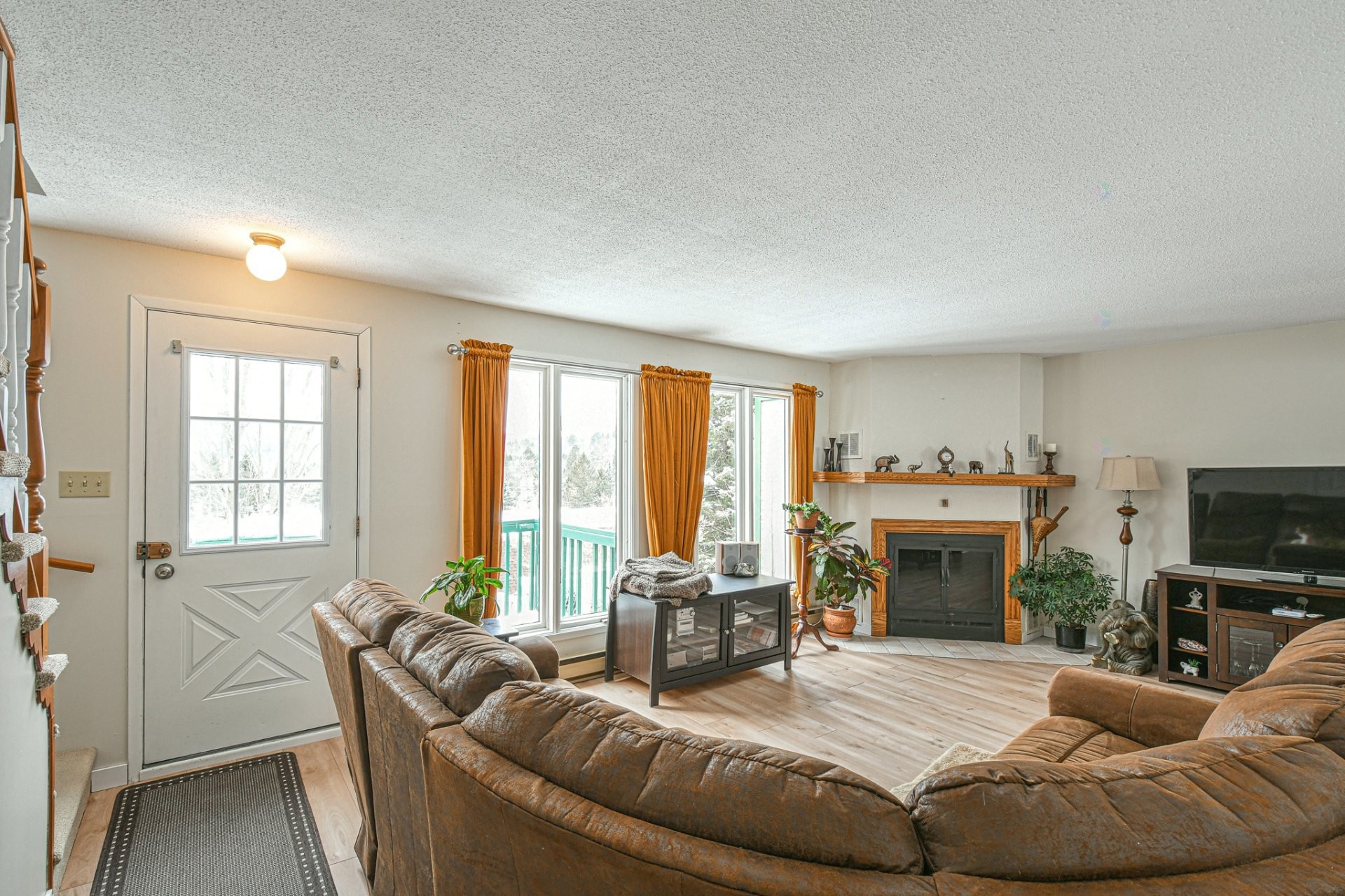 









255


Rue Séraphin

, 15,
Sainte-Adèle,




QC
J8B2G4

