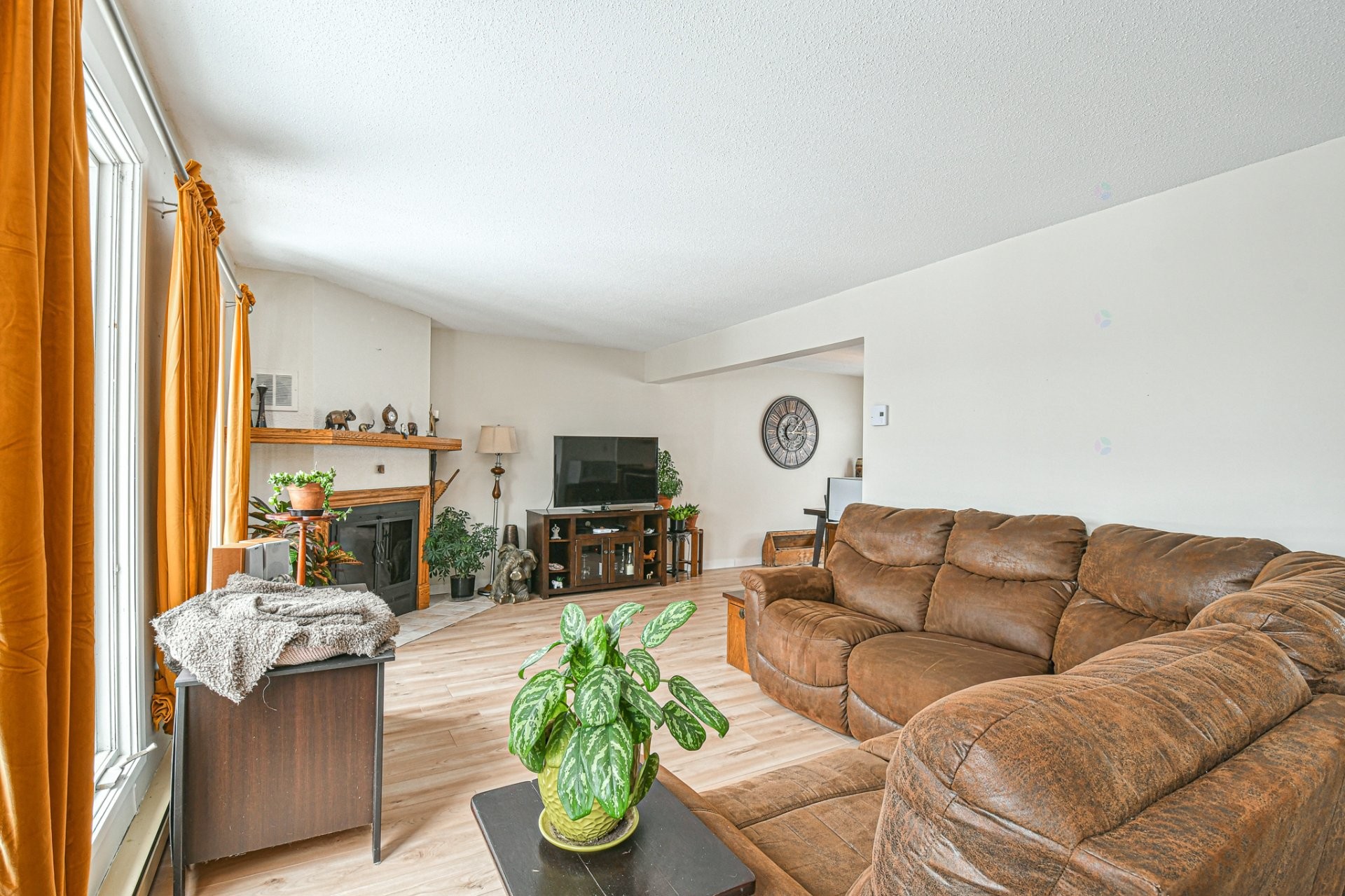 









255


Rue Séraphin

, 15,
Sainte-Adèle,




QC
J8B2G4


