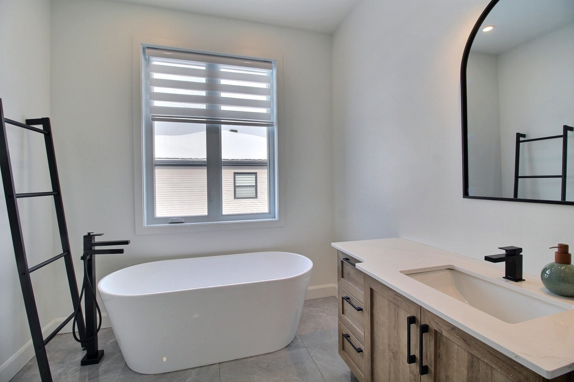 









289


Rue des Genévriers

,
Magog,




QC
J1X8B7

