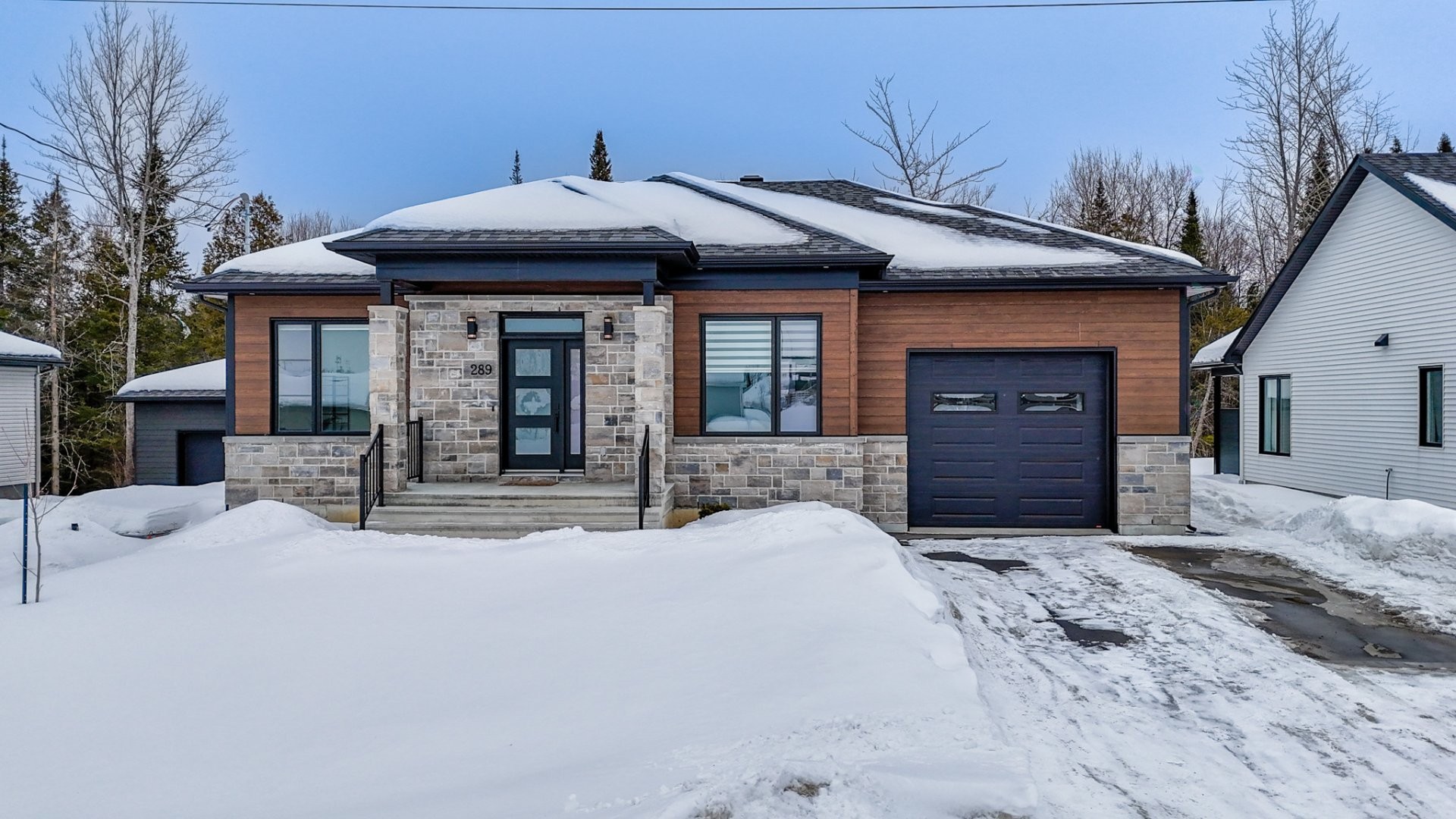 









289


Rue des Genévriers

,
Magog,




QC
J1X8B7

