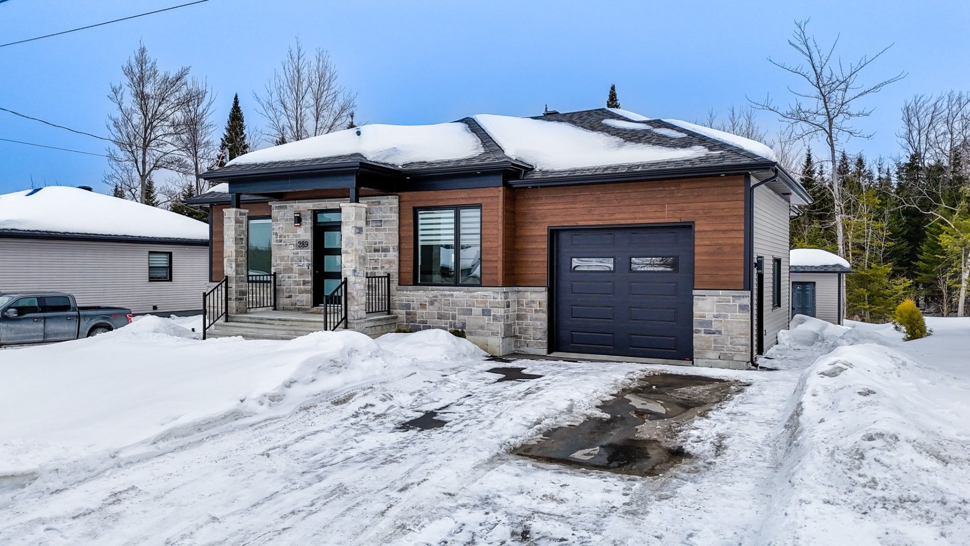 









289


Rue des Genévriers

,
Magog,




QC
J1X8B7

