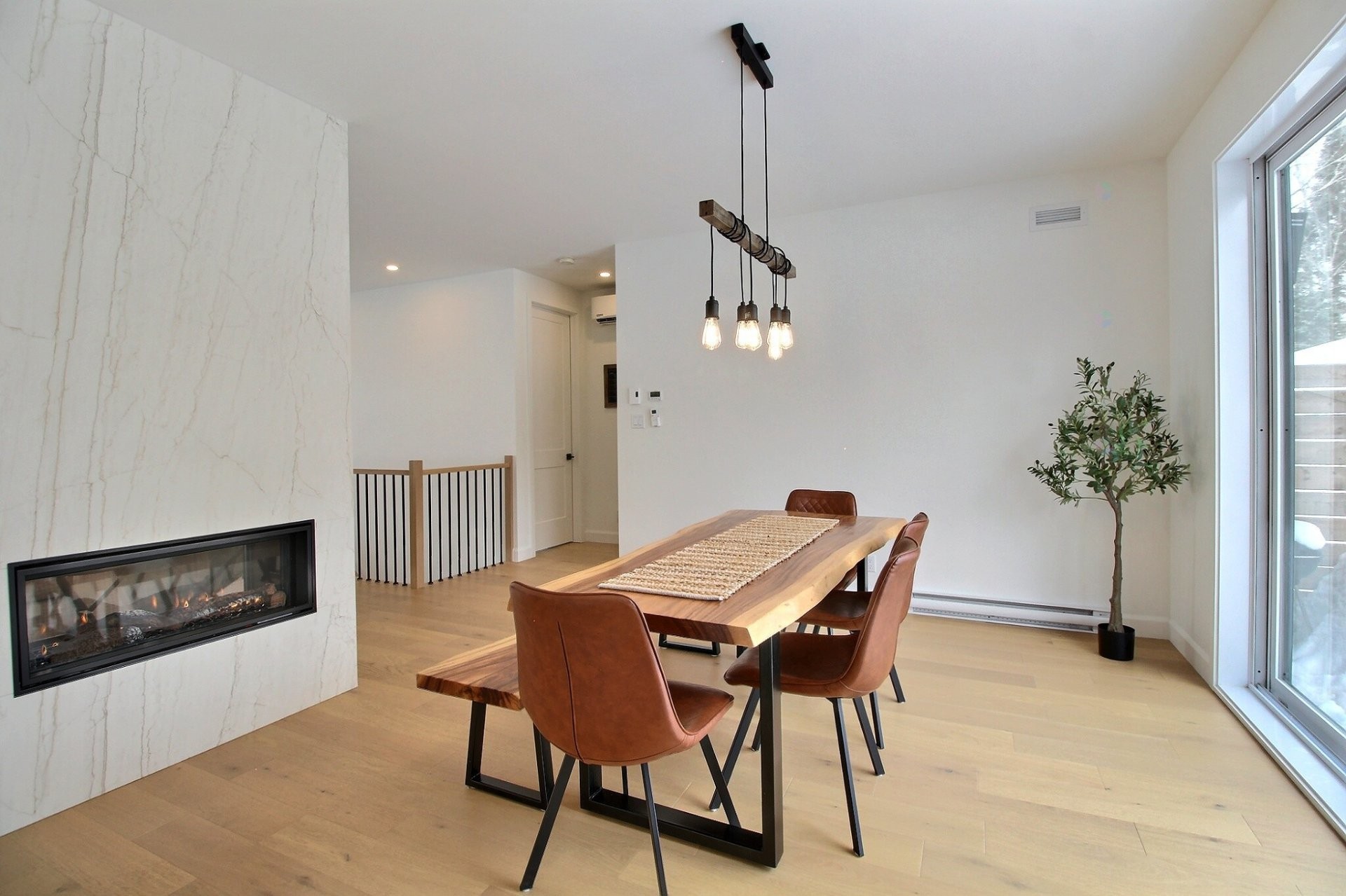 









289


Rue des Genévriers

,
Magog,




QC
J1X8B7

