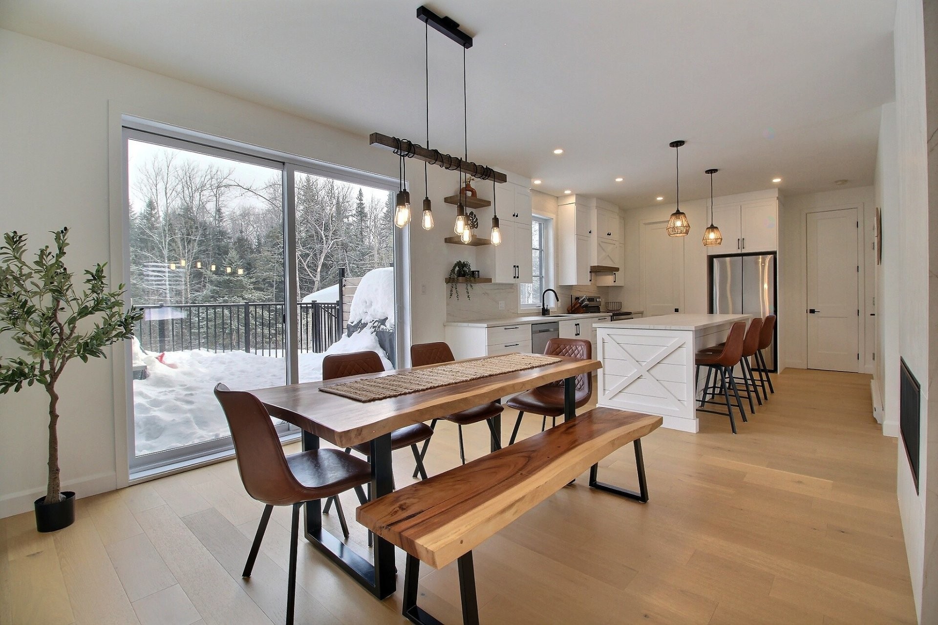 









289


Rue des Genévriers

,
Magog,




QC
J1X8B7

