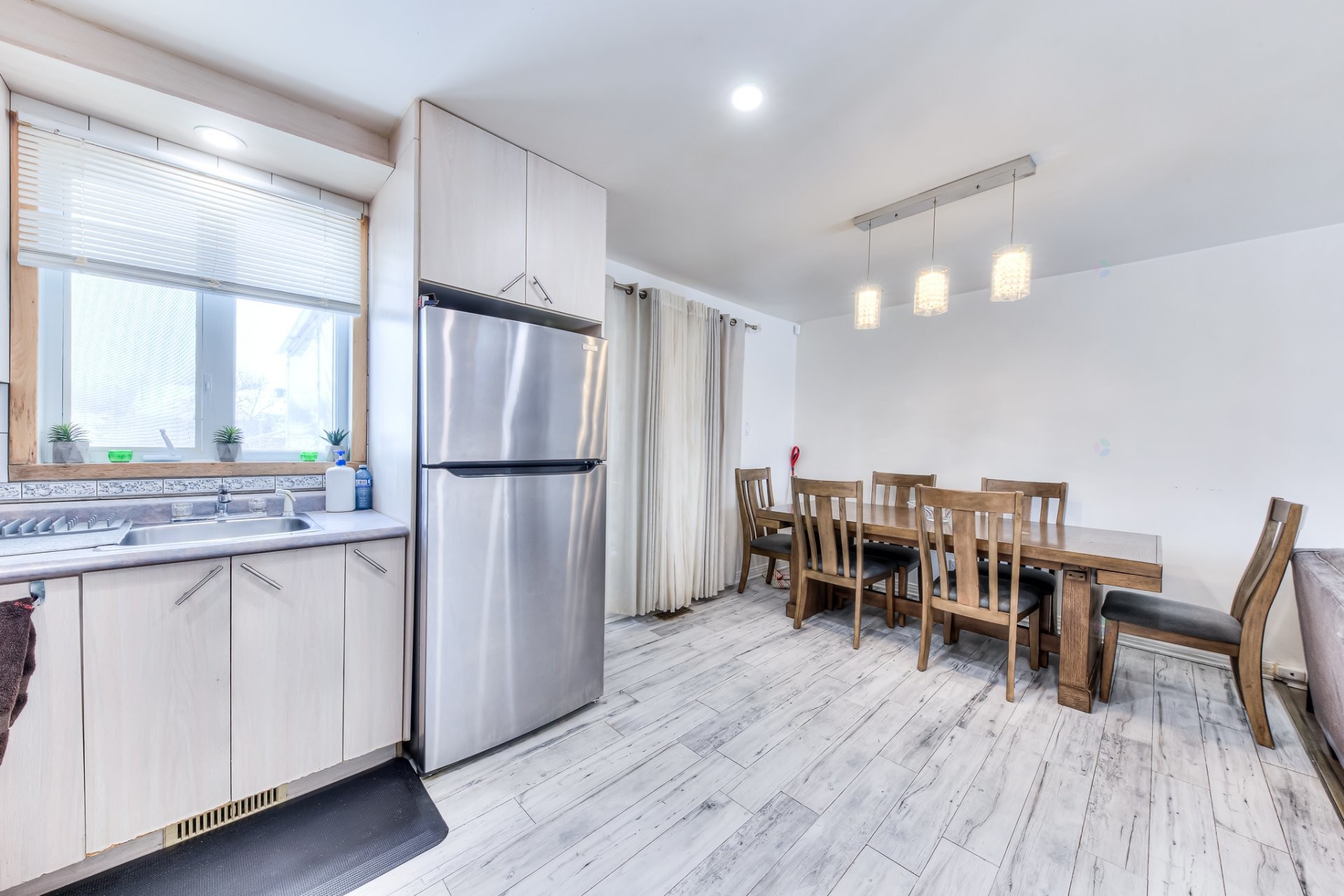 









3775


Rue Sullivan

,
Longueuil (Saint-Hubert),




QC
J3Y6L8

