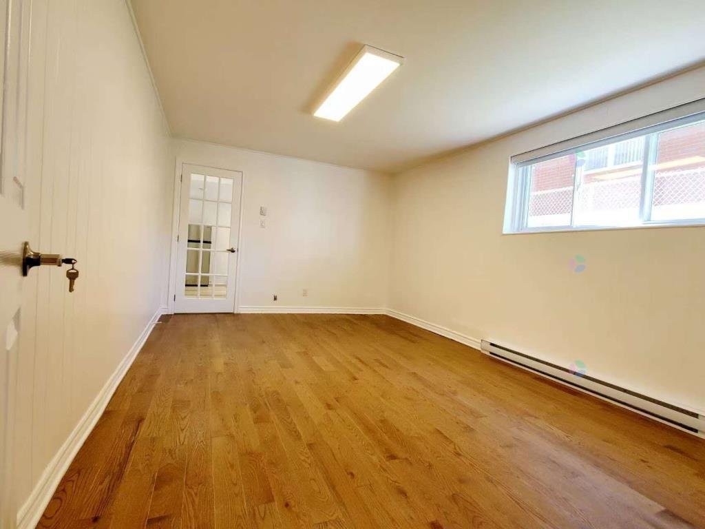 









2808


Rue McWillis

,
Montréal (Saint-Laurent),




QC
H4R1M7

