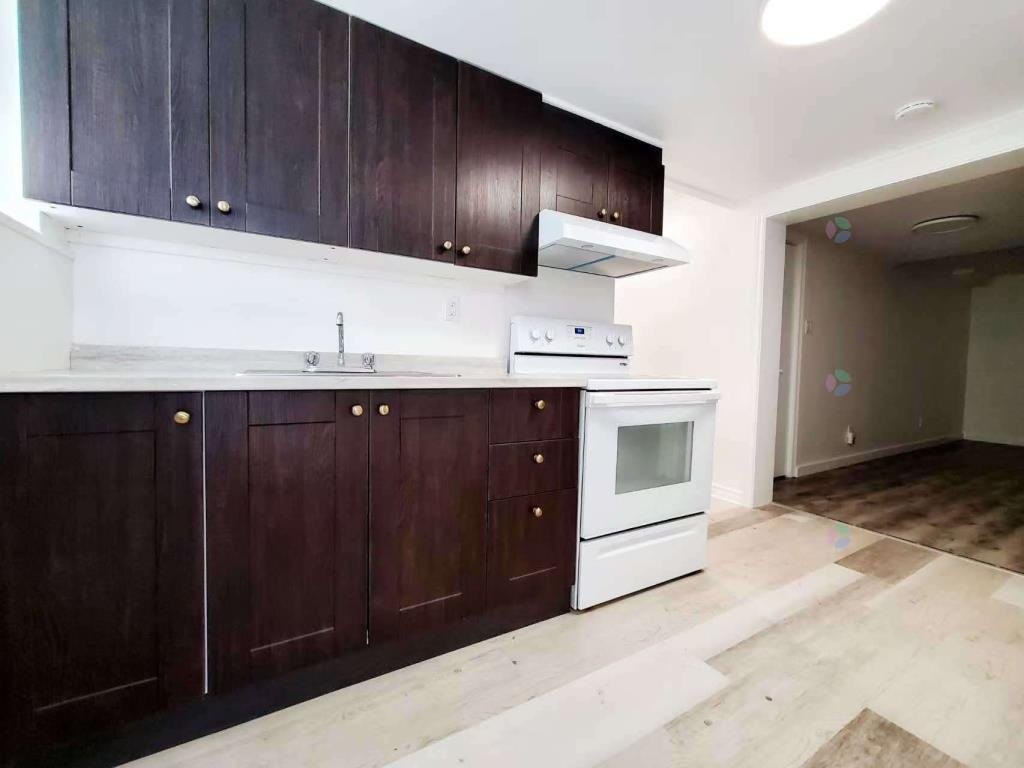 









2808


Rue McWillis

,
Montréal (Saint-Laurent),




QC
H4R1M7

