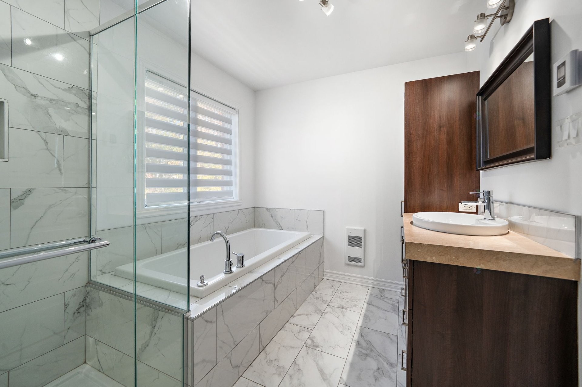 









1047


Rue Cartier

,
Longueuil (Le Vieux-Longueuil),




QC
J4K4C6

