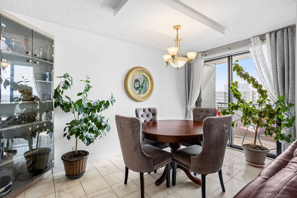 









2555


Av. du Havre-des-Îles

, 1413,
Laval (Chomedey),




QC
H7W4R4

