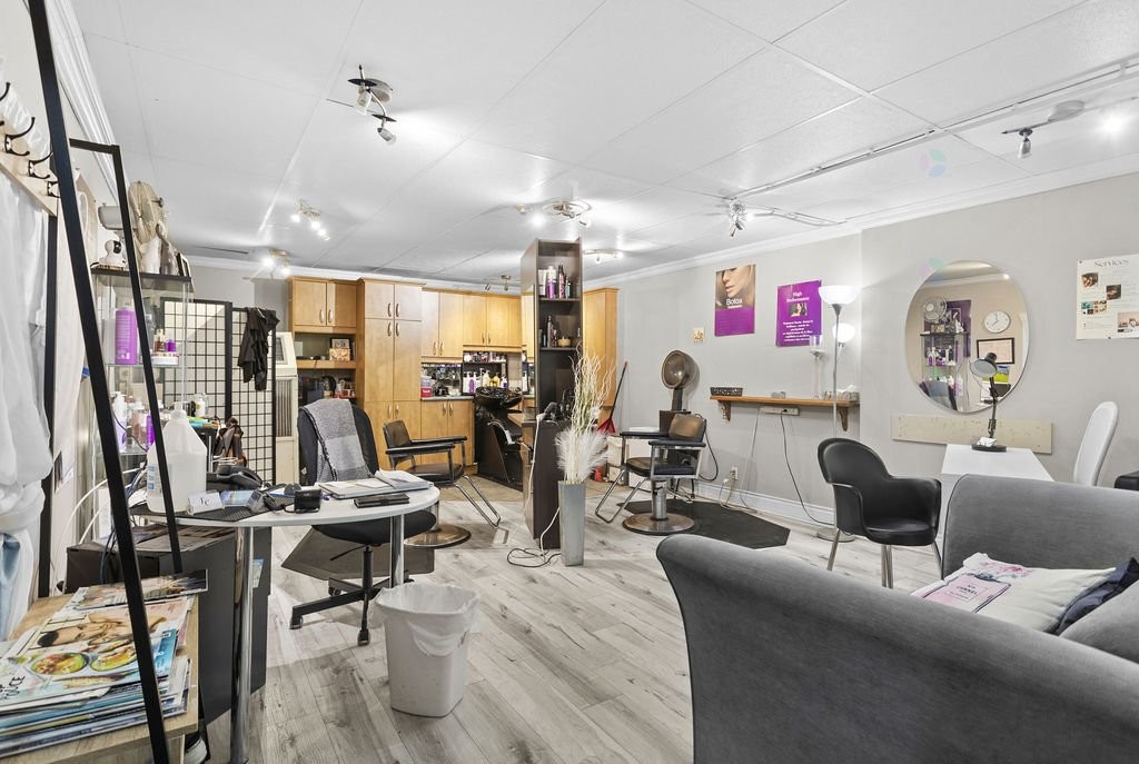 









2555


Av. du Havre-des-Îles

, 1413,
Laval (Chomedey),




QC
H7W4R4

