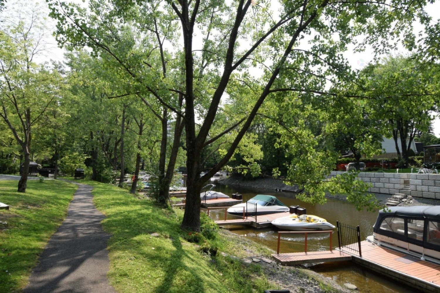 









2555


Av. du Havre-des-Îles

, 1413,
Laval (Chomedey),




QC
H7W4R4

