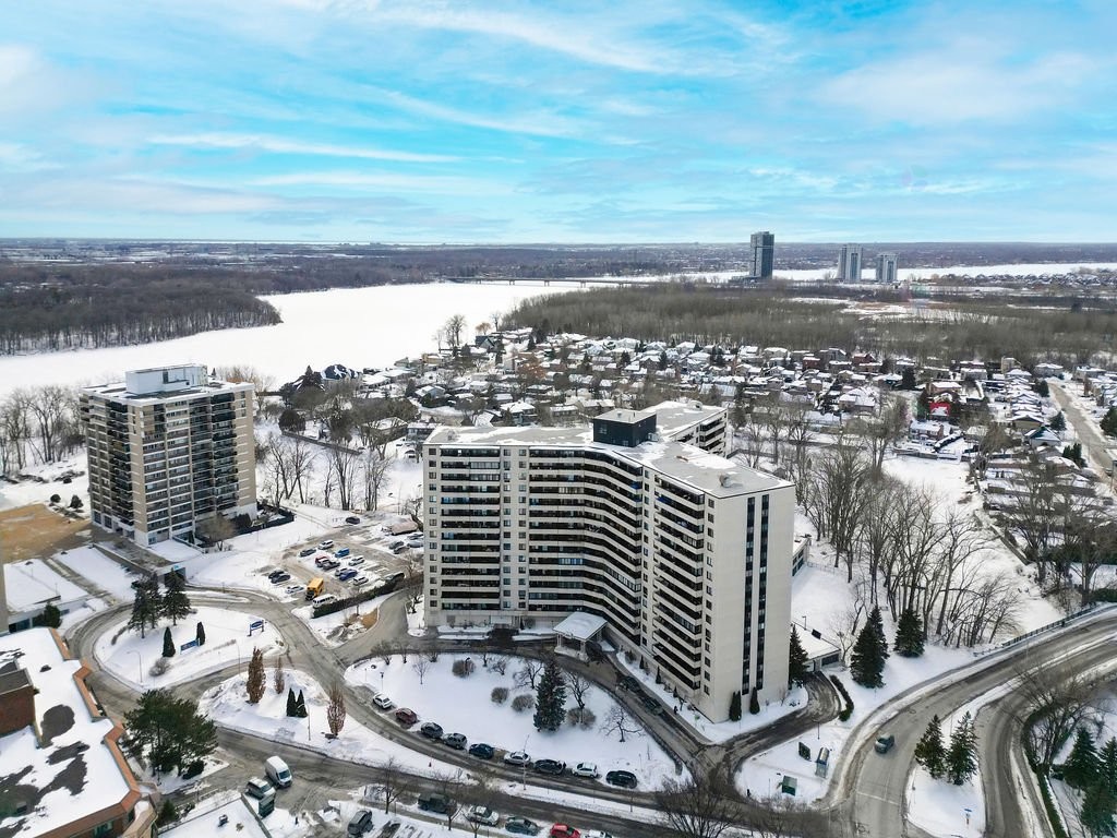









2555


Av. du Havre-des-Îles

, 1413,
Laval (Chomedey),




QC
H7W4R4

