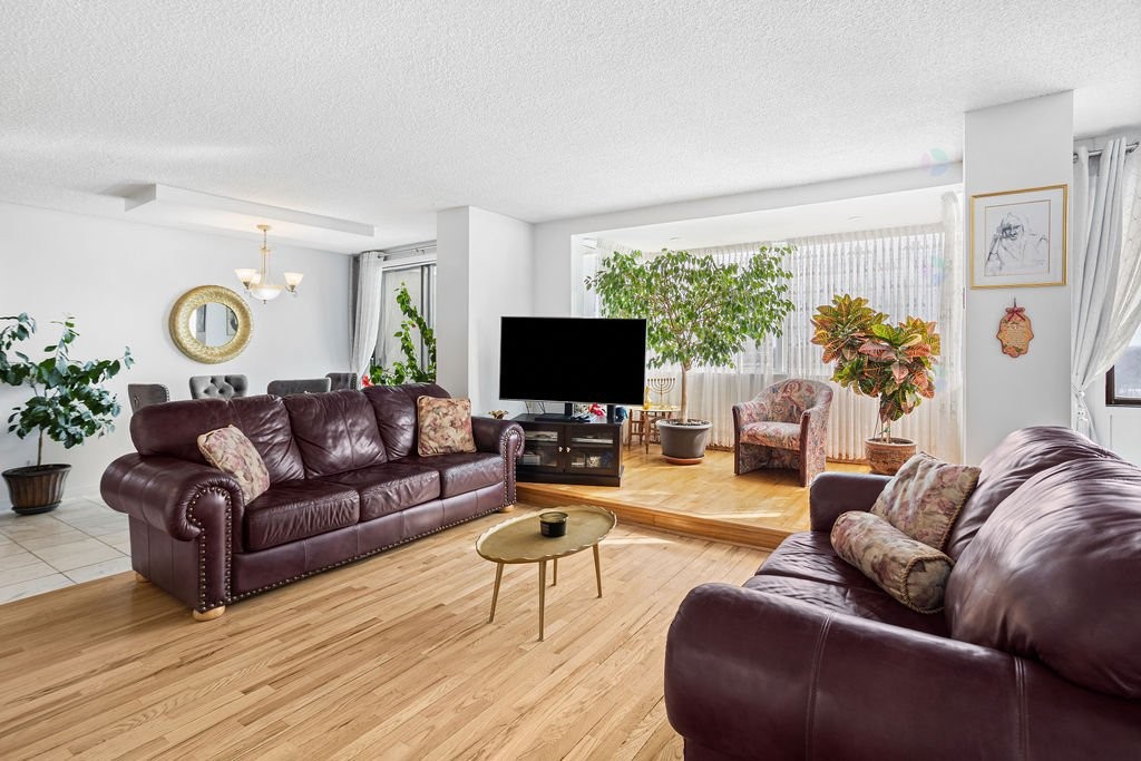 









2555


Av. du Havre-des-Îles

, 1413,
Laval (Chomedey),




QC
H7W4R4

