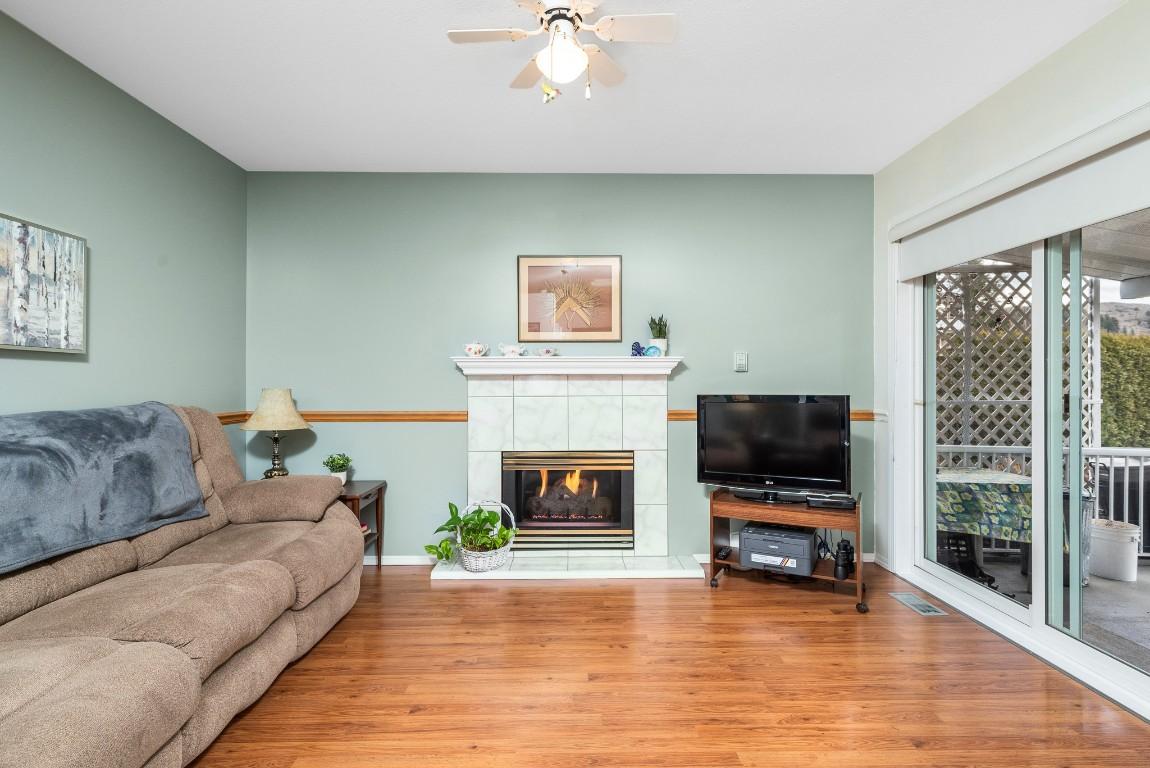 









833


8

Avenue,
Vernon,




BC
V1H 1Z1

