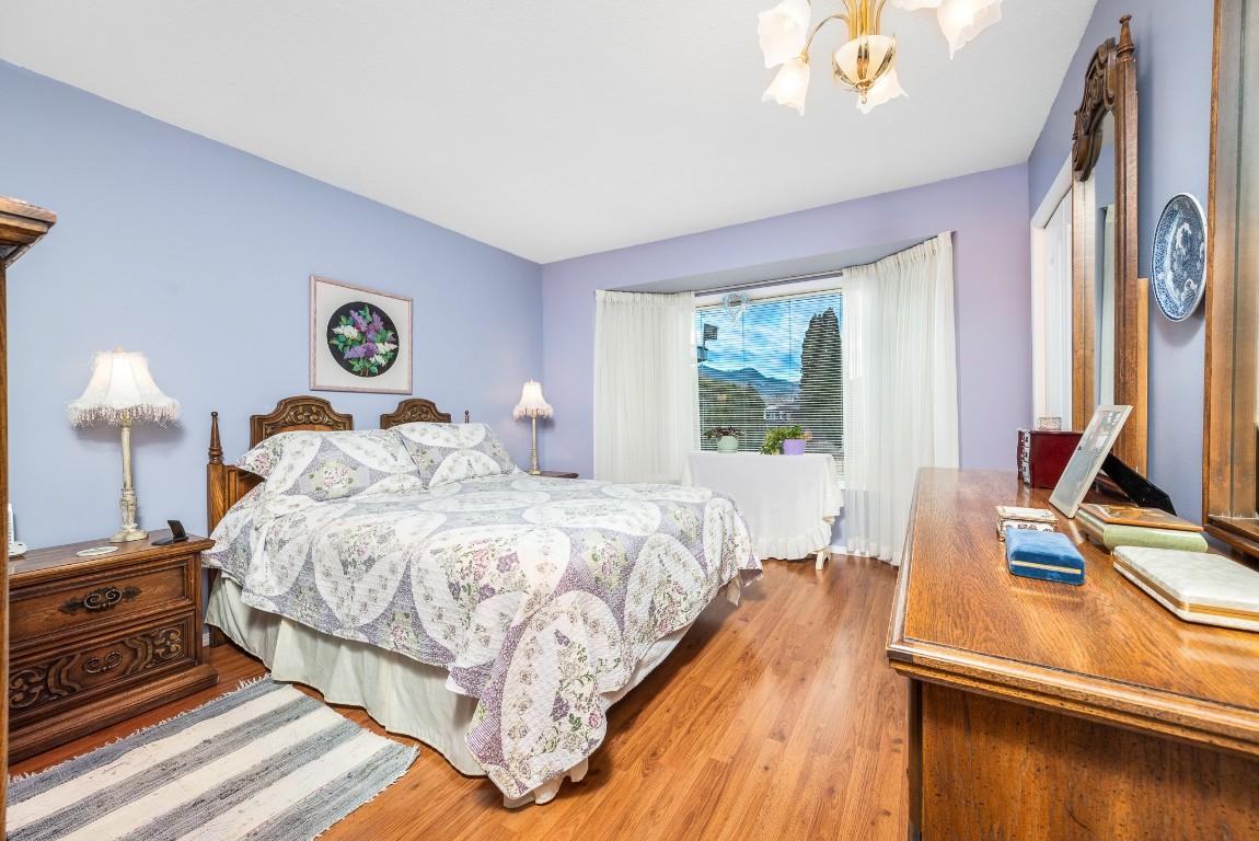 









833


8

Avenue,
Vernon,




BC
V1H 1Z1

