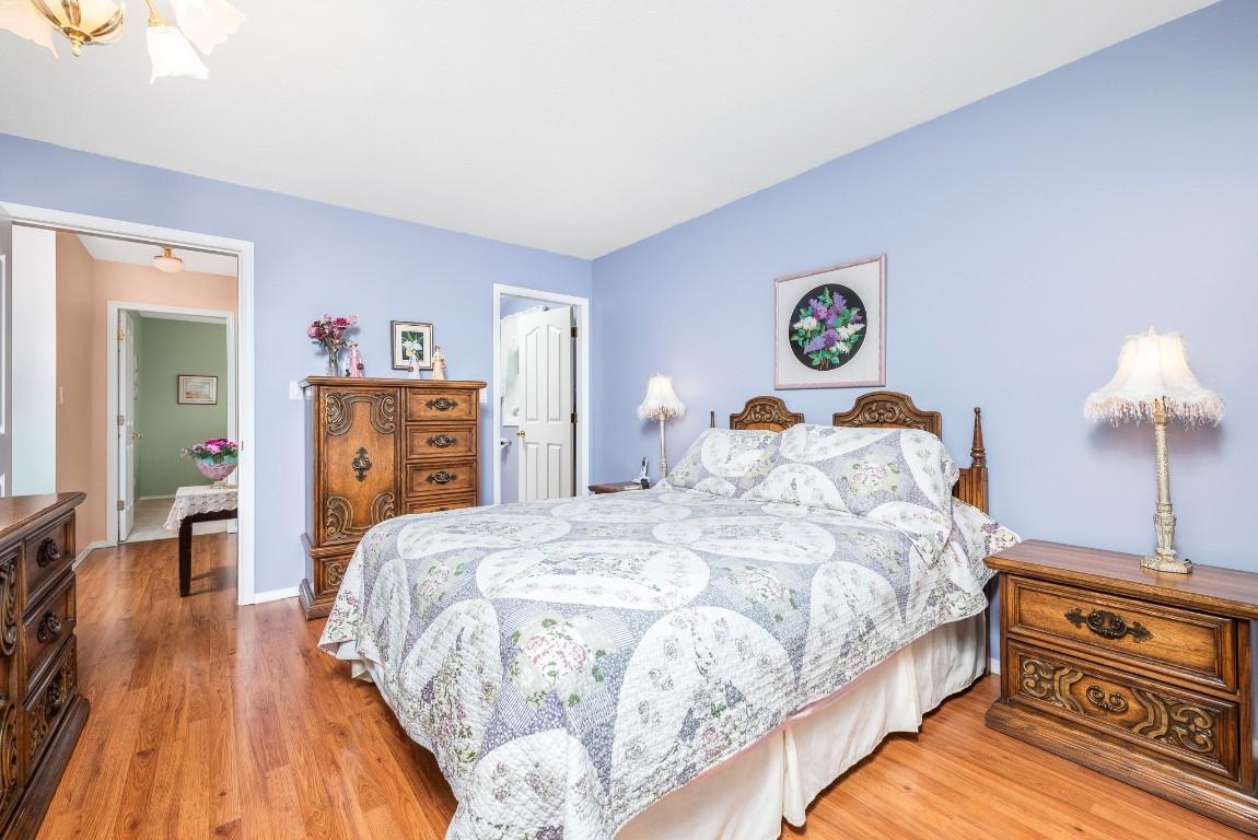 









833


8

Avenue,
Vernon,




BC
V1H 1Z1

