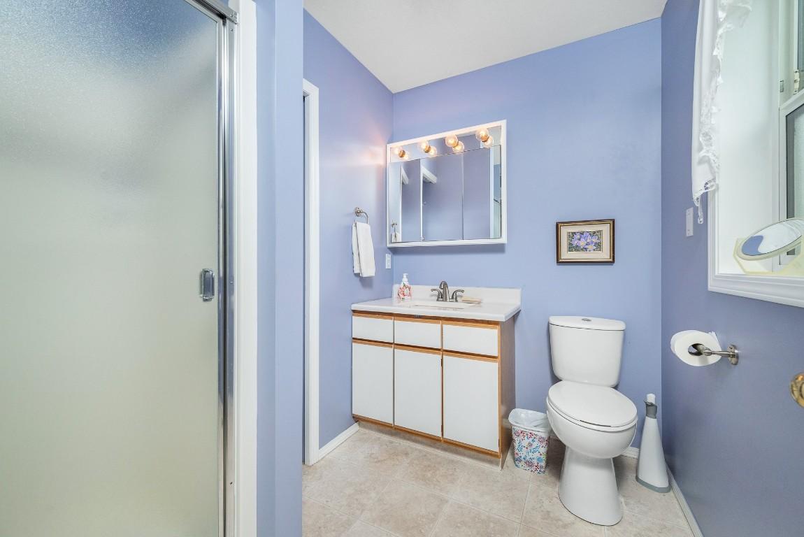 









833


8

Avenue,
Vernon,




BC
V1H 1Z1

