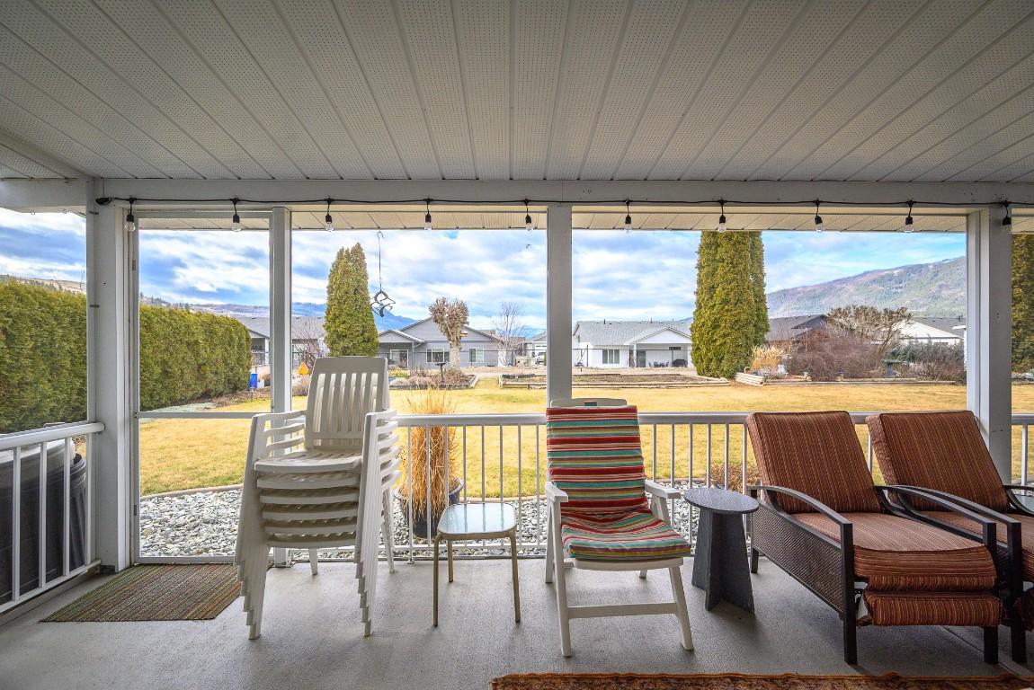 









833


8

Avenue,
Vernon,




BC
V1H 1Z1

