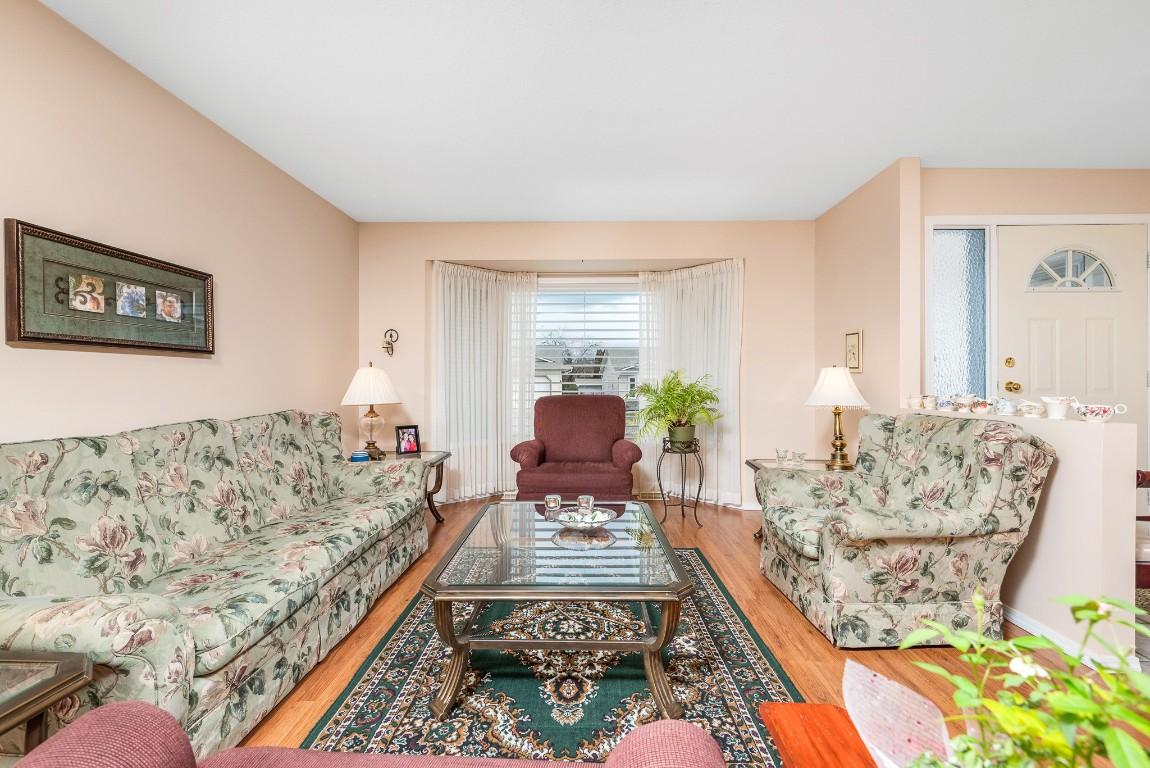 









833


8

Avenue,
Vernon,




BC
V1H 1Z1

