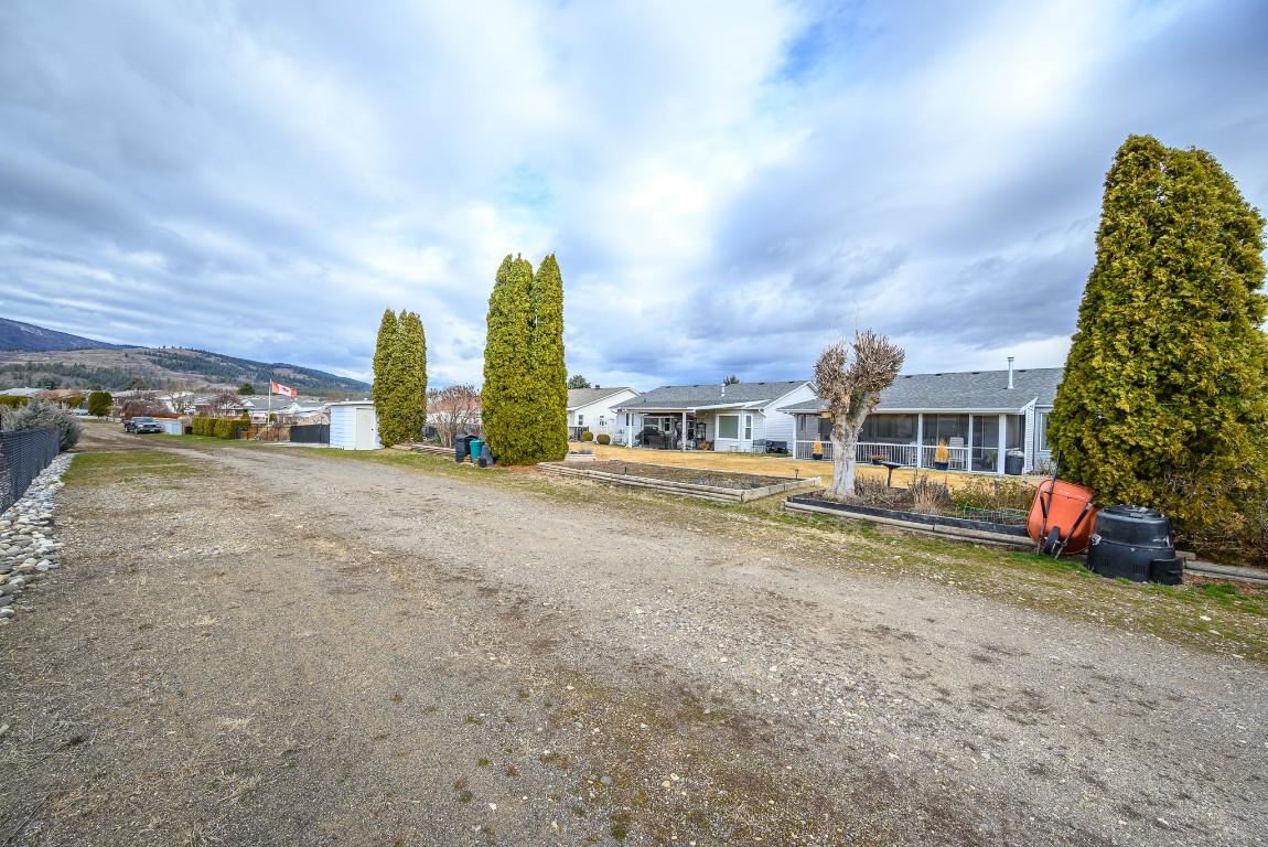 









833


8

Avenue,
Vernon,




BC
V1H 1Z1


