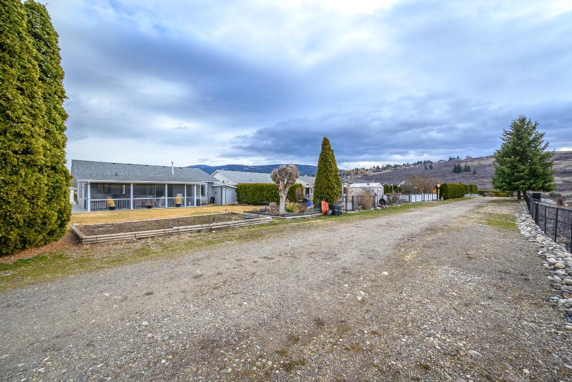 









833


8

Avenue,
Vernon,




BC
V1H 1Z1


