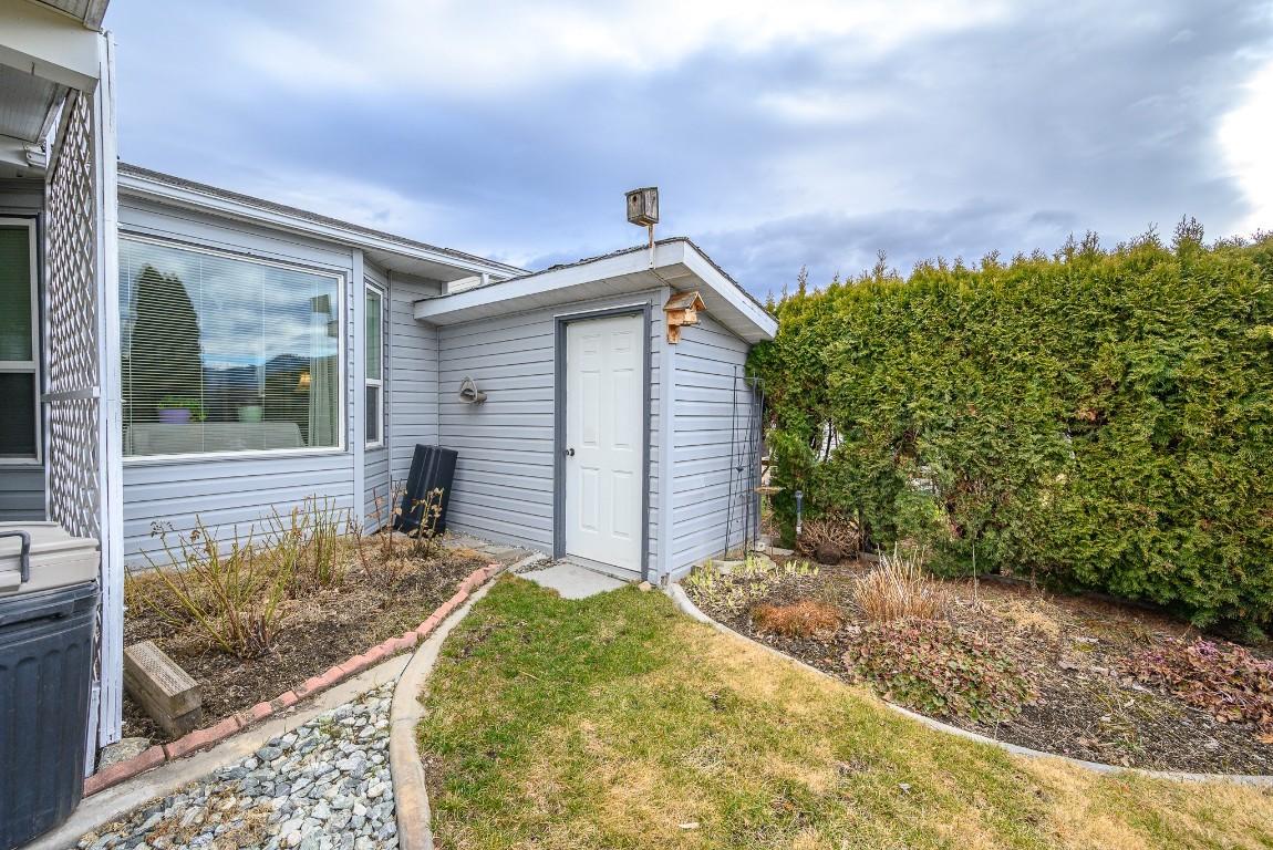 









833


8

Avenue,
Vernon,




BC
V1H 1Z1

