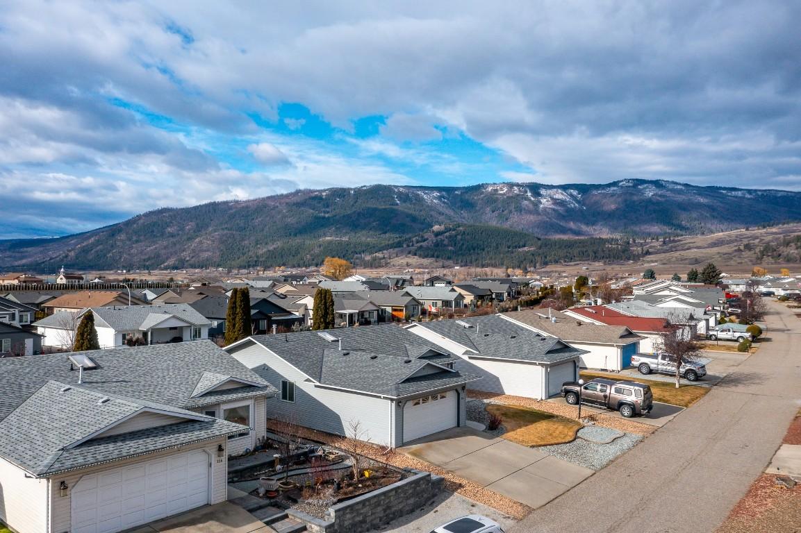 









833


8

Avenue,
Vernon,




BC
V1H 1Z1

