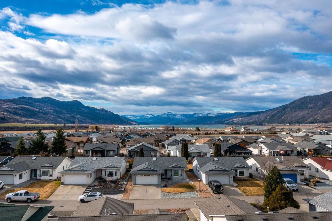 









833


8

Avenue,
Vernon,




BC
V1H 1Z1

