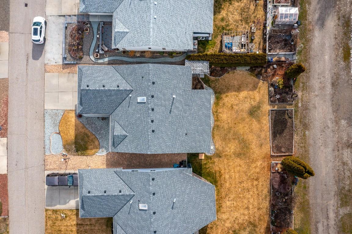 









833


8

Avenue,
Vernon,




BC
V1H 1Z1

