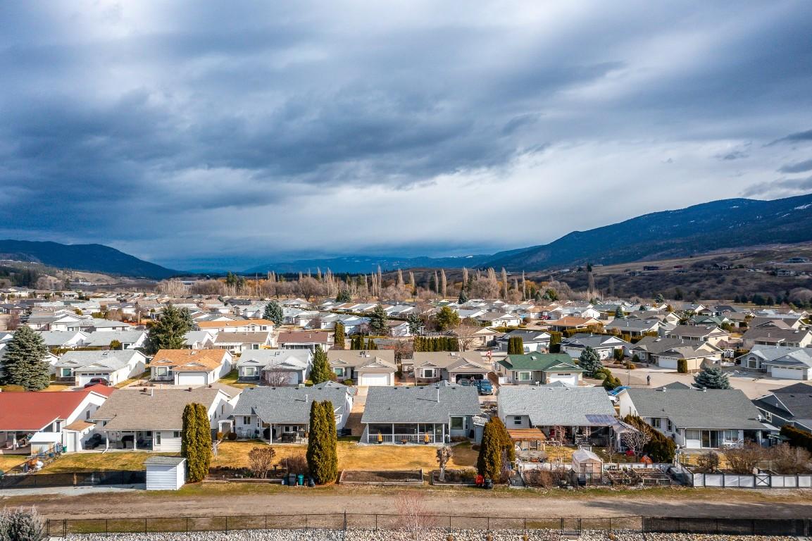 









833


8

Avenue,
Vernon,




BC
V1H 1Z1

