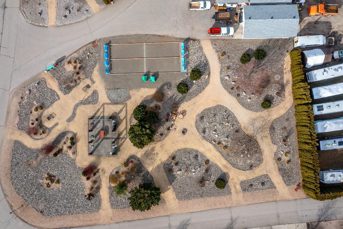 









833


8

Avenue,
Vernon,




BC
V1H 1Z1

