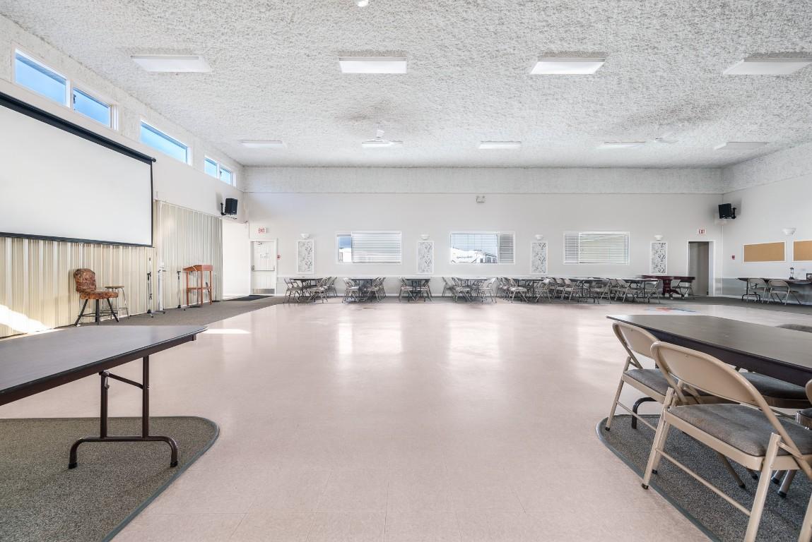 









833


8

Avenue,
Vernon,




BC
V1H 1Z1

