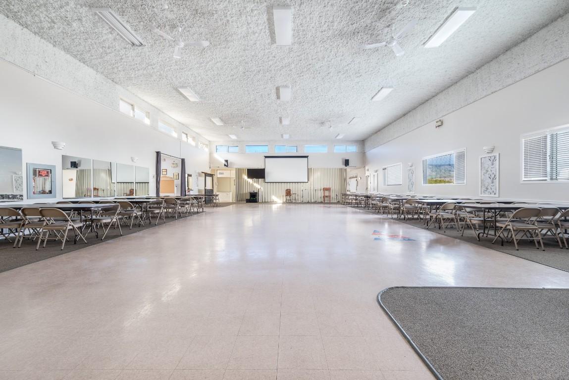 









833


8

Avenue,
Vernon,




BC
V1H 1Z1

