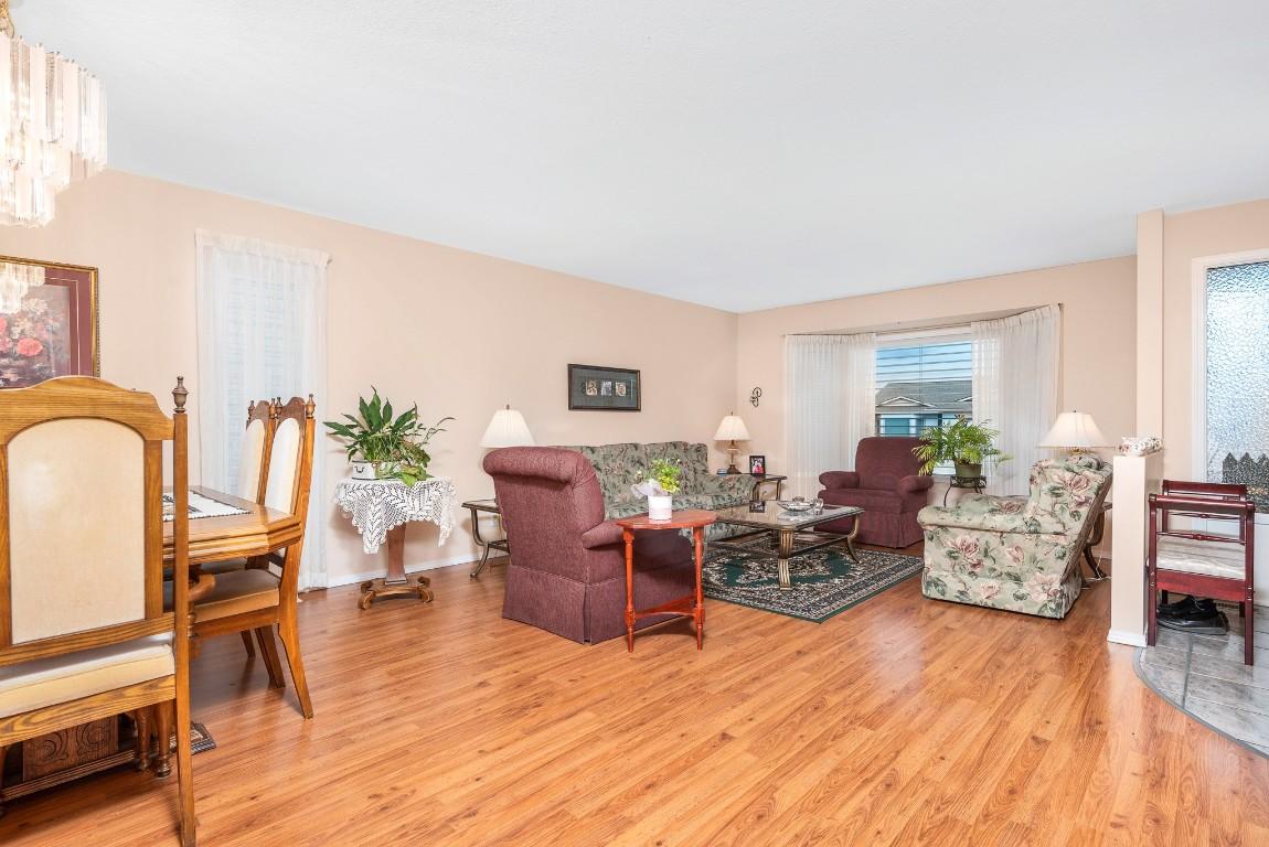 









833


8

Avenue,
Vernon,




BC
V1H 1Z1

