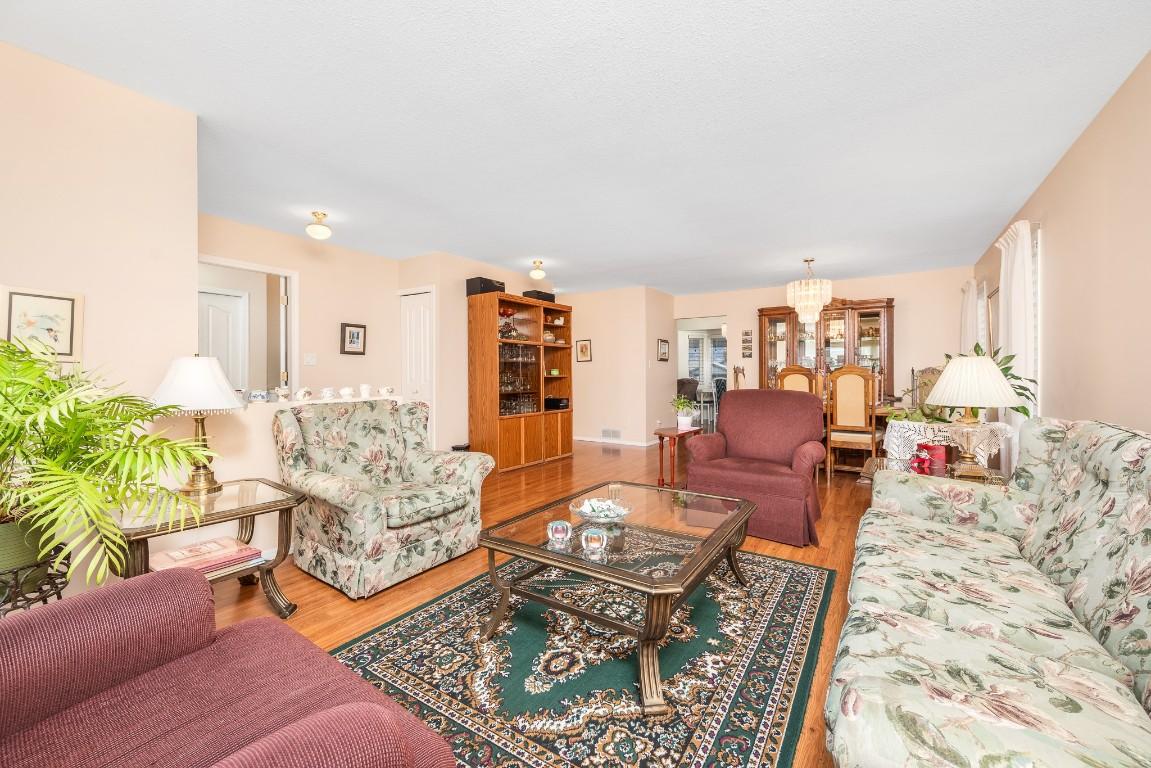 









833


8

Avenue,
Vernon,




BC
V1H 1Z1

