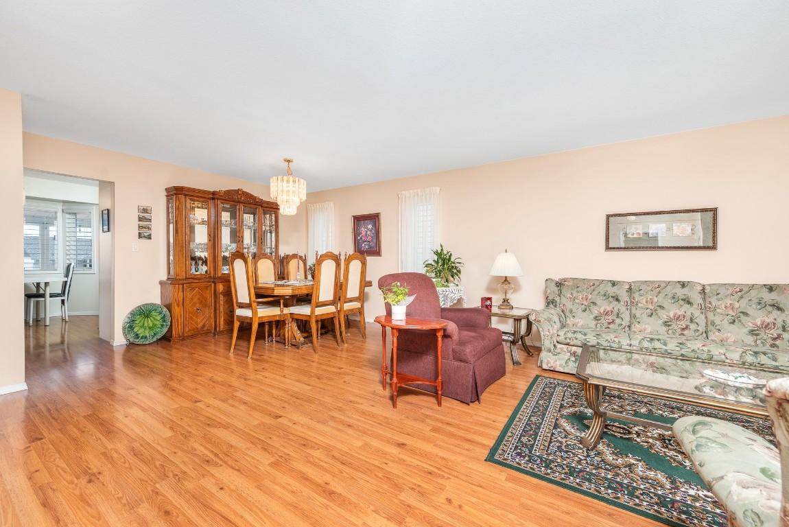 









833


8

Avenue,
Vernon,




BC
V1H 1Z1

