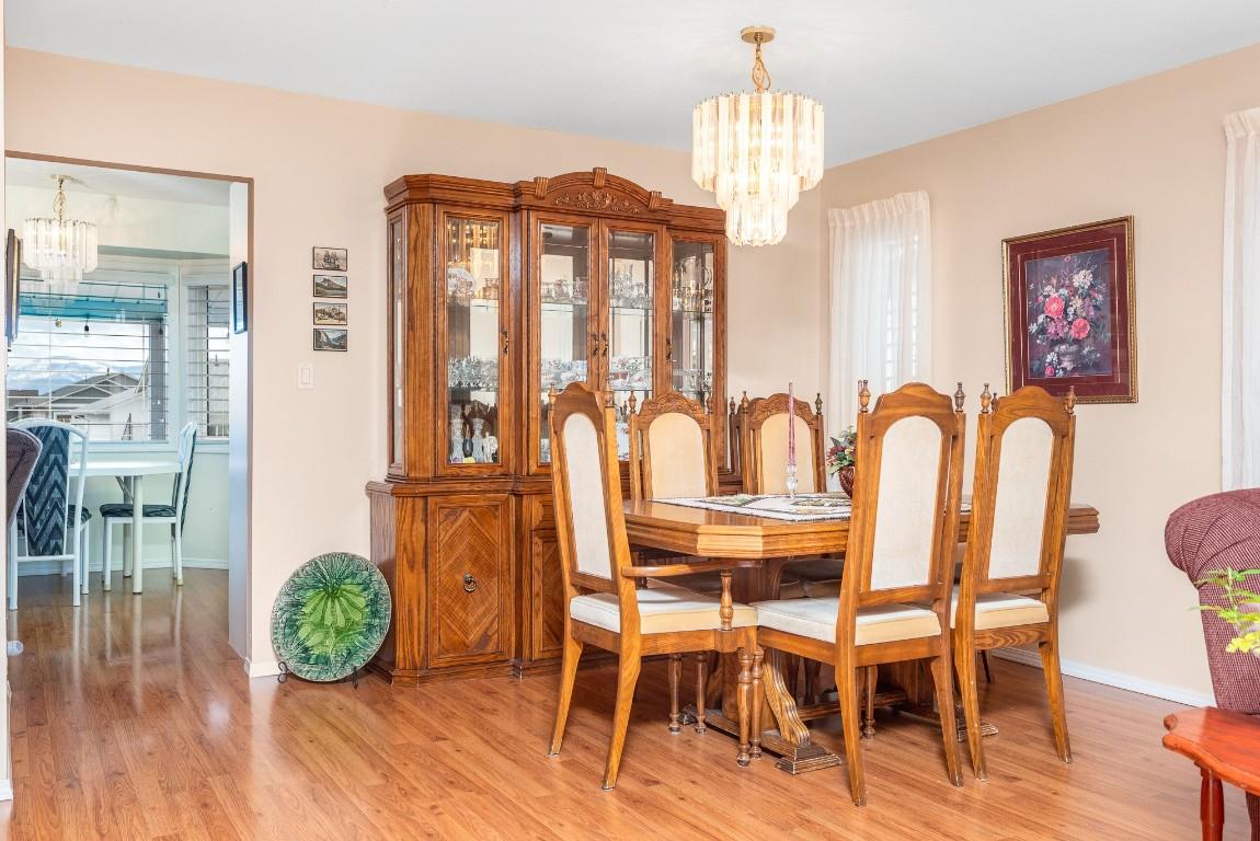 









833


8

Avenue,
Vernon,




BC
V1H 1Z1

