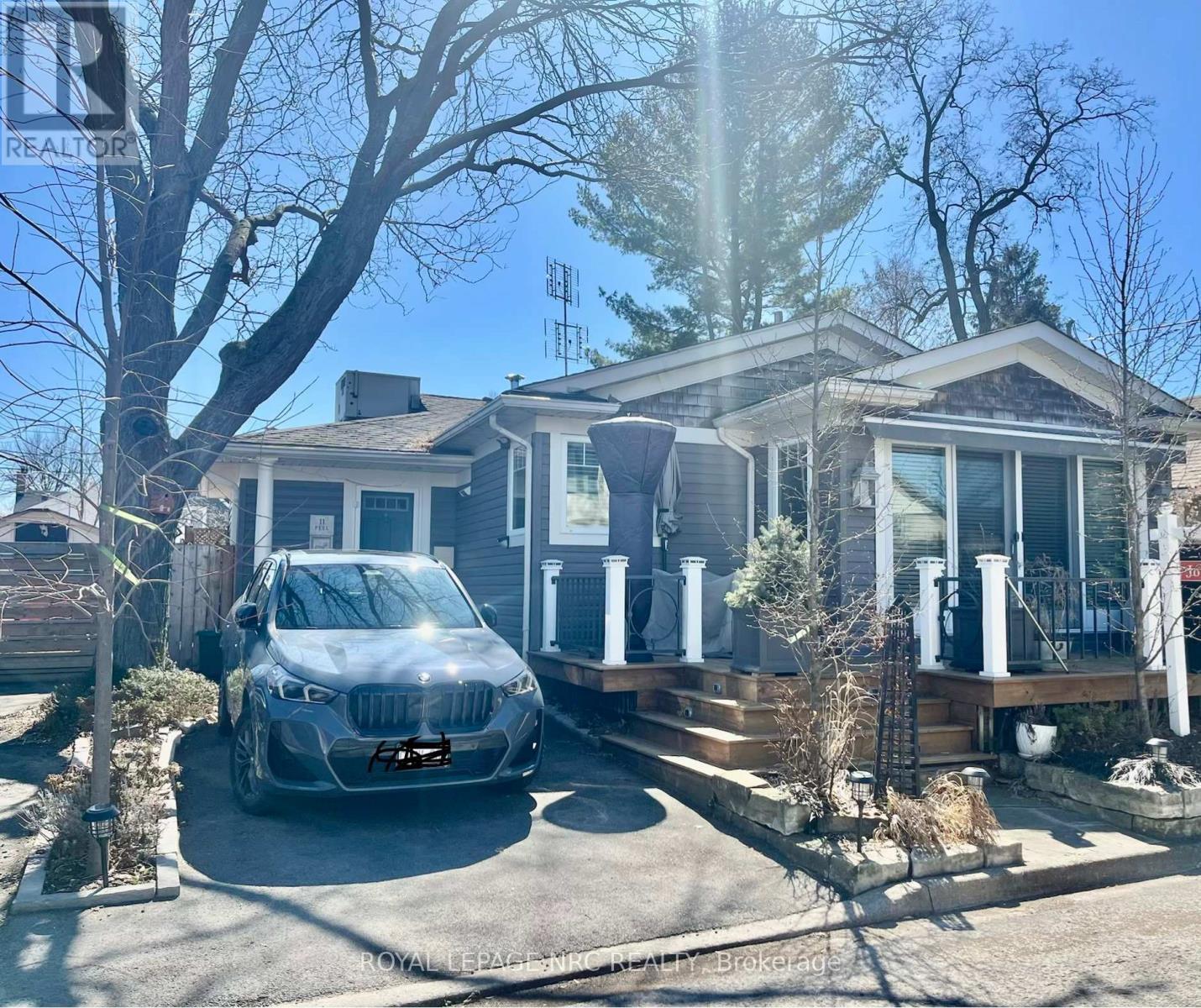 












11 PEEL STREET

,
St. Catharines (Port Dalhousie),




Ontario
L2N5A2

