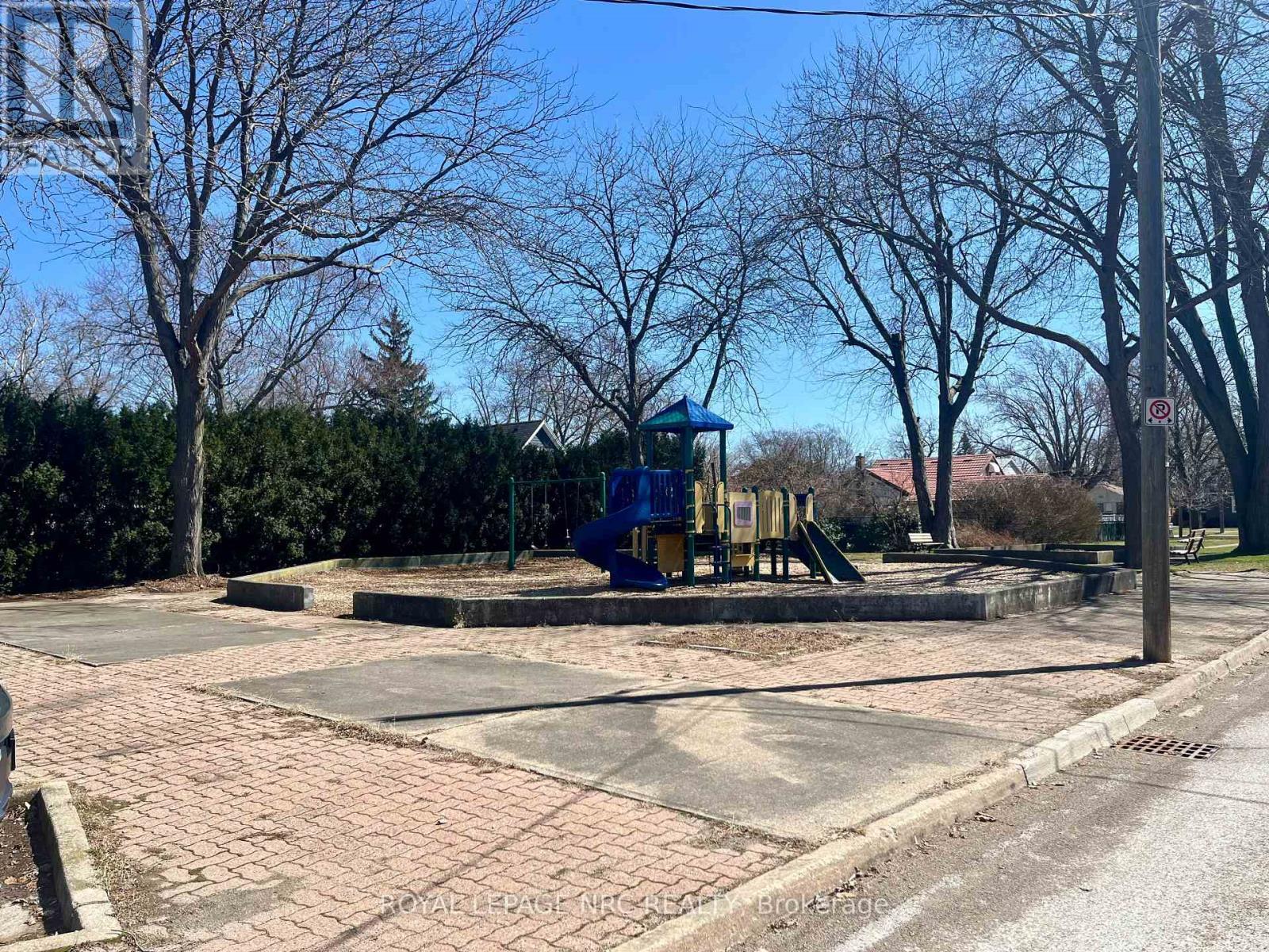 












11 PEEL STREET

,
St. Catharines (Port Dalhousie),




Ontario
L2N5A2

