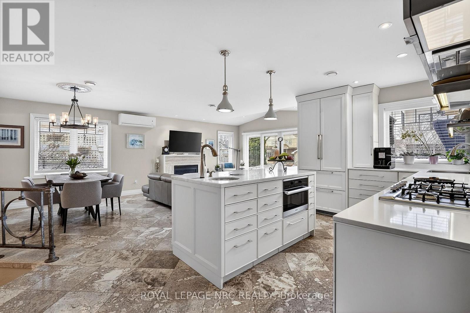 












11 PEEL STREET

,
St. Catharines (Port Dalhousie),




Ontario
L2N5A2

