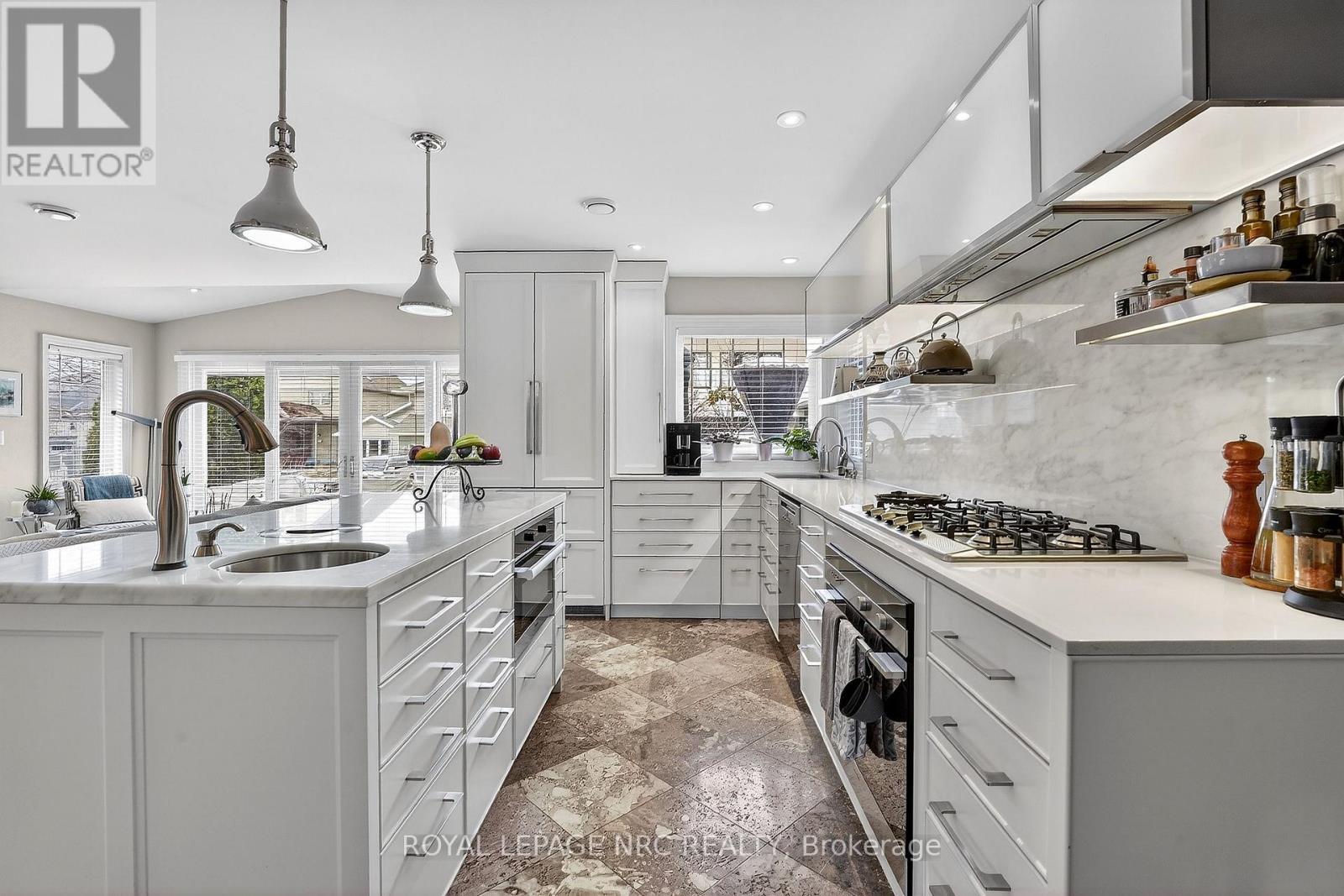 












11 PEEL STREET

,
St. Catharines (Port Dalhousie),




Ontario
L2N5A2

