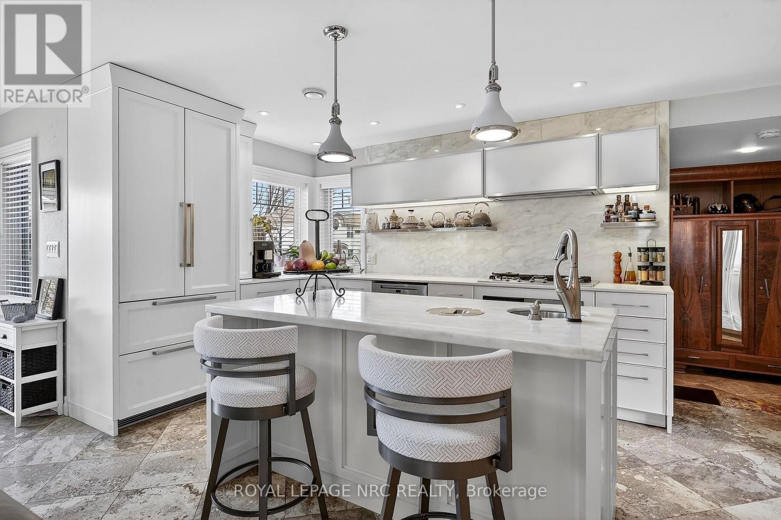 












11 PEEL STREET

,
St. Catharines (Port Dalhousie),




Ontario
L2N5A2

