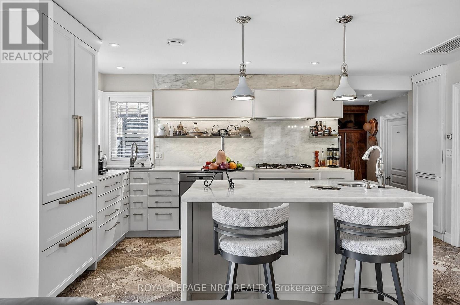 












11 PEEL STREET

,
St. Catharines (Port Dalhousie),




Ontario
L2N5A2

