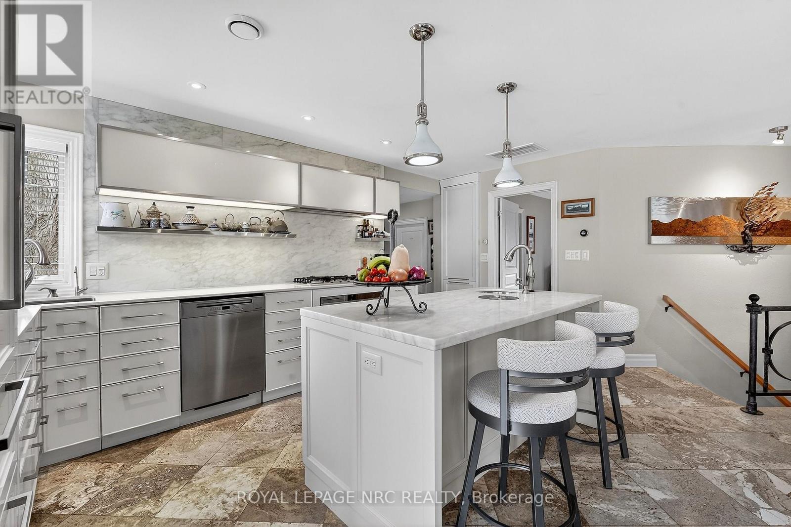 












11 PEEL STREET

,
St. Catharines (Port Dalhousie),




Ontario
L2N5A2

